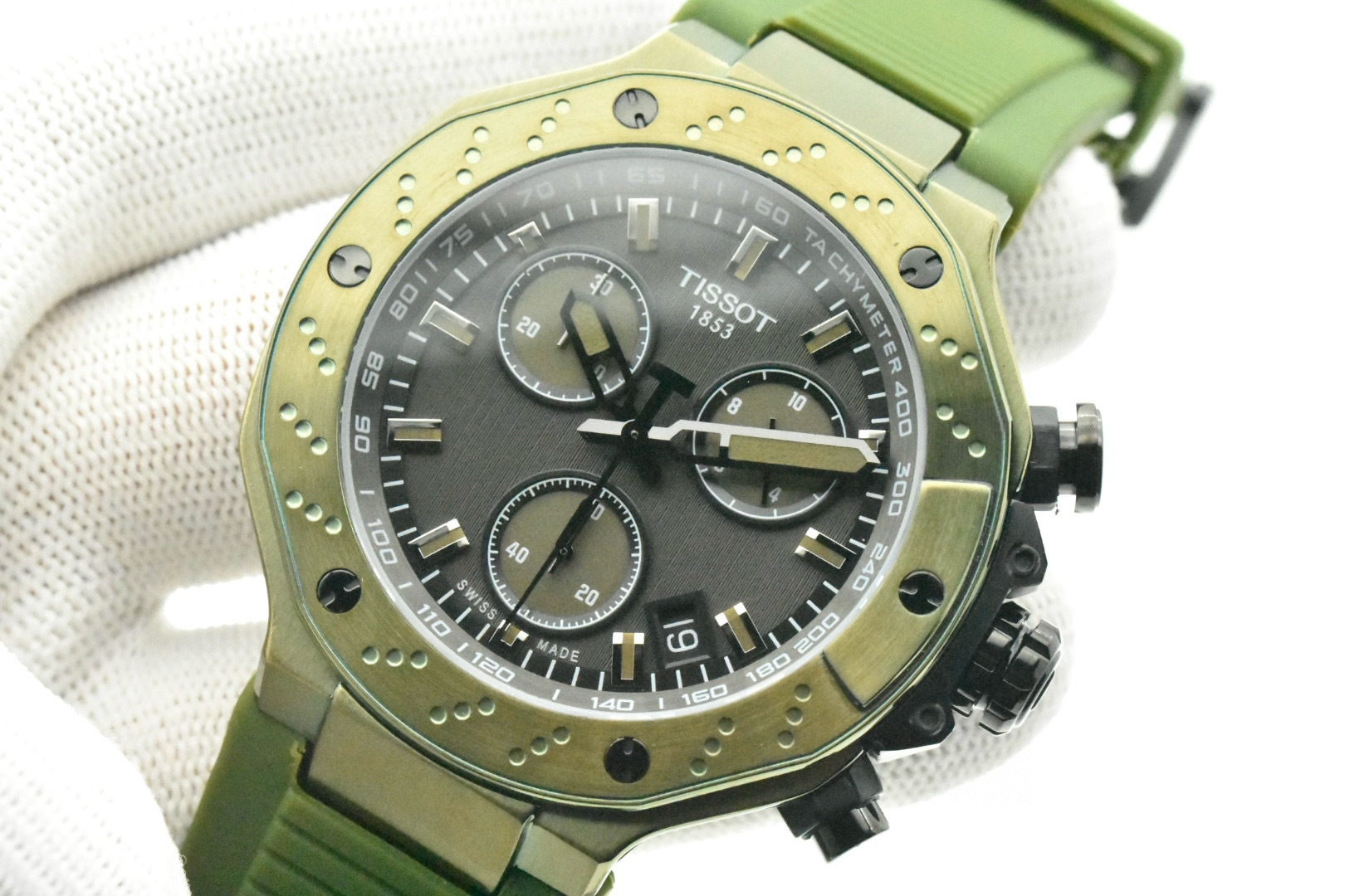 T141.417.37.061.02 TISSOT Watch Review: Red, Black, Green – New Deliveries with Swiss Core - 图片 3