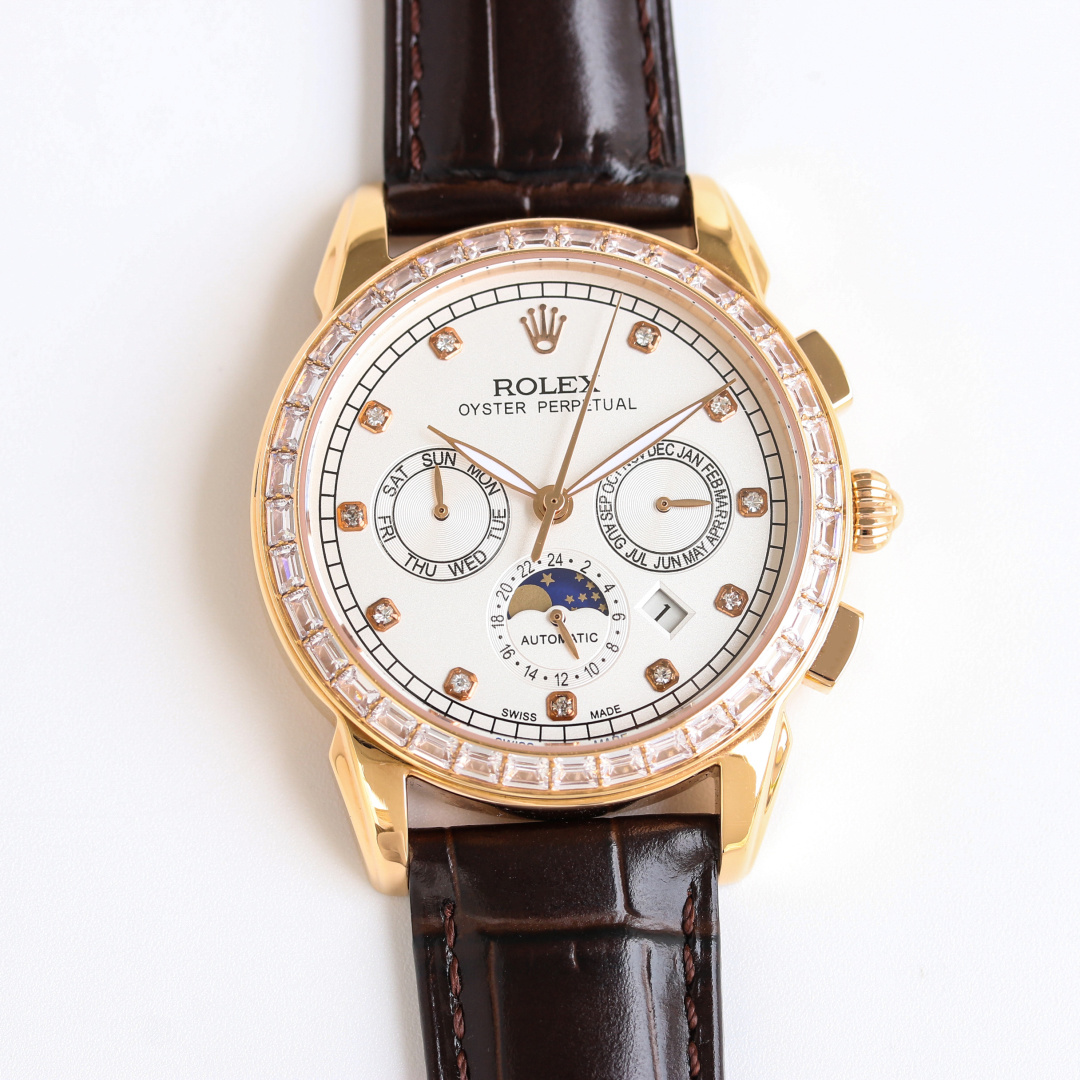 NO:150911,Gold Diamond New Model Latest Masterpiece Rolex/Cellini Series Complex Function Series Launched Top Quality ROLEX Xiaohongshu Hot Products, Multi-function Watches Officially Launched!  1. Equipped with original imported moon phase function movement mechanical watch with accurate zero return repair!  2. The dial uses Roman Swarovski rhinestones as the scale to further show the luxurious temperament of this watch!  3. The steel belt is made of 316 stainless steel belt, the watch mirror is made of sapphire mirror and perspective bottom cover!  4. Diameter 42m/10m 5. Watch functions gather week/month/date/moon/sun and other functions multi-function mechanical watches,,rolex19860909金 钻 新 款 最新力作 劳力士/切利尼系列 复杂功能系列上市 顶级品质 ROLEX 小红书爆款,多功能腕表 正式上市！ 1、搭载原装进口 月相功能机芯机械表走时精准零返修！ 2、表盘上采用罗马施华洛水钻作为刻度更显示出这款腕表的华贵气质！ 3、钢带采用316精钢钢带材质,表镜采用蓝宝石镜面,透视底盖！ 4、直径 42m/10m 5、腕表功能汇集星期/月份/日期/月亮/太阳等功能多功能机械腕表,,,rolex,Watch