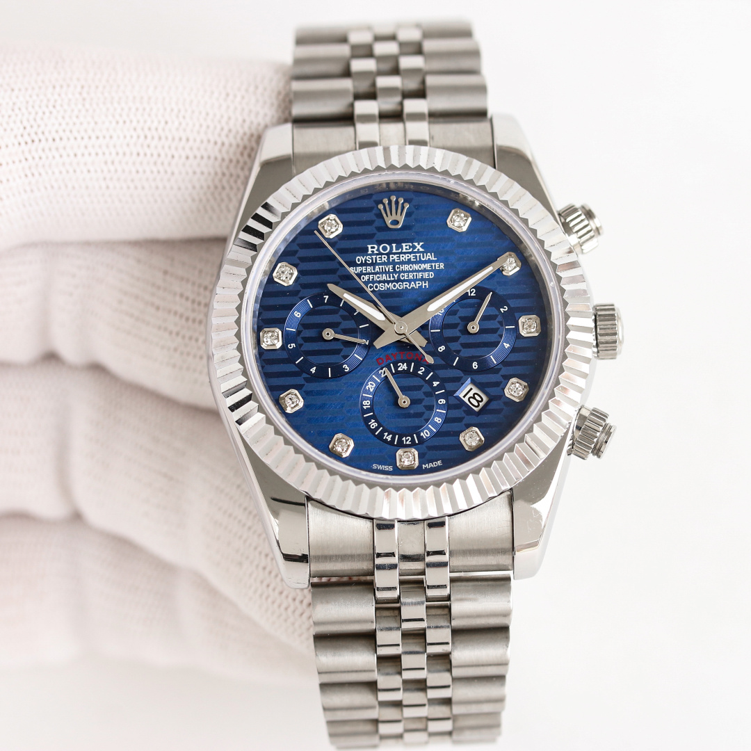 NO:150916,Gold Highest Version Rolex/Complex Series Six-Pin Multifunction Watch. 1. Equipped with original imported weekly and month moon phase kinetic energy function movement mechanical watch!  2. The dial uses classic and exclusive inner shadow luminous Rome as the scale to show the luxurious temperament of this watch. 3. The strap uses an imported 316 steel belt watch!  4. The watch mirror uses a double sapphire mirror with a perspective bottom cover!  5. Diameter 41m/10m The watch functions combine week/month/date/moon/sun and other functions, and the best men's business watch is truly standard!  It is a representative work of high-end watches, and is a multi-functional mechanical watch.19860909金 最高版本  劳力士/复杂系列六针多功能腕表. 1、搭载原装进口 星期月份月相动能功能机芯机械表！ 2、表盘上采用经典独家内影夜光罗马 作为刻度更显示出这款腕表的华贵气质, 3、表带采用进口316钢带腕表！ 4、表镜采用双卜蓝宝石镜面,透视底盖！ 5、直径 41m/10m 腕表功能汇集星期/月份/日期/月亮/太阳等功能于一身,最佳男士商务腕表真正的标配！为高端腕表的代表之作,荣誉出品多功能机械腕表,,,rolex,Watch