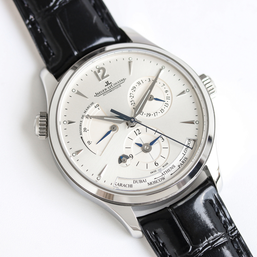 NO:337094,9F Factory Jaeger-LeCoultre / JL Master Geologist Q1428421 Master Series Today's main recommendation is that the watch size is 39m/11.8m. With rich experience in reproduction of Jaeger-LeCoultre, it perfectly restores the charm and details of the case, and controls the thickness consistent with the original version. [Technical Breakthrough] (the upgraded version is more stable than before) uses the stable performance of the Japanese MIYOTA. core to change to Jaeger-LeCoultre CAL.939A/1 movement to realize all the original functions - including hour, minute, second, double time, date, day and night display, world time display and power reserve display multi-function mechanical watch, jaeger-lecoultre198609099F Factory  积家/ JL 大师地理学家Q1428421 大师系列 今日重点推荐,腕表尺寸39m/11.8m,凭借丰富的积家复刻经验,完美还原表壳神韵和细节,将厚度控制的与原版一致.【技术突破】（升级版比之前更加稳定）采用性能稳定的日本MIYOTA.芯改积家CAL.939A/1型机芯,实现原装全部功能——包括时分秒,双时,日期,白天黑夜显示,世界时显示还有动力储存显示多功能机械腕表,,,jaeger-lecoultre,Watch
