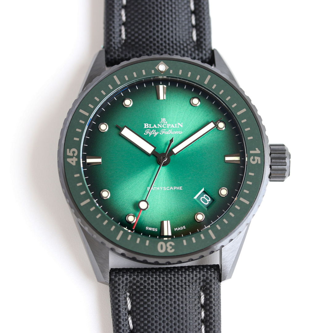 NO:151128,G F Blancpain Fifty-Search Full Ceramic Case Men's Watch - High-tech Satin Gray Ceramic has a bright luster, high hardness, no color change, no stain, and no easy wear. [Case] ​​The tooth ring is paired with a strong three-dimensional feeling!  Never fade, the touch is smooth and does not hurt the skin. The crown (watch handle) is neatly engraved and super magical!  [Cloud] The satin ceramic buckle is also meticulously polished inside and outside. The needle tip of the buckle has been polished with multiple facets to perfectly restore the authentic details!  [Movement] Use the precise Hangzhou 7 Series movement to change to Blancpain's own Cal movement. The color of the plywood gem bearing is the same as the original, so that the color is truly pure and the plywood will no longer be fake at first glance!  In addition to the appearance closer to the original, the integrated plywood can better protect the movement and have a more stable quality!  After grinding, the plywood is chamfered and then carefully crafted. It is only to avoid the movement being stopped by the copper chips of the plywood falling off the movement. [Dial] Calendar size matching version, imported from Switzerland C3 luminous, brightness and durability are nearly the same as the original!  【Waterproof】Three-degree waterproof test mechanical watch,19860909G F 宝珀 五十寻 全陶瓷壳男表——高科技缎面灰色陶瓷光泽亮丽、高硬度、不变色、不沾污、不易磨损.【表壳】牙圈对版,立体感强！永不退色,手感爽滑且不伤肌肤.表冠（表把）刻字工整,超神级工艺！【表扣】缎面陶瓷表扣内外打磨同样一丝不苟,扣针的针尖做了多面倒角打磨,完美还原正品细节！【机芯】采用精准的杭州7系机芯改宝珀自产Cal.机芯,夹板宝石轴承颜色与原装一致,真正做到色泽纯良,让夹板不再一眼假！一体式夹板,除了外观更接近原装之余还能更好的保护机芯,质量更稳定！夹板经过研磨处理之后再做倒角加工,慢工细琢只为了避免夹板的铜屑跌落机芯而导致机芯偷停.【表盘】日历大小对版,瑞士进口C3夜光,亮度持久度直逼原装正品！【防水】三度防水测试机械腕表,,,Watch