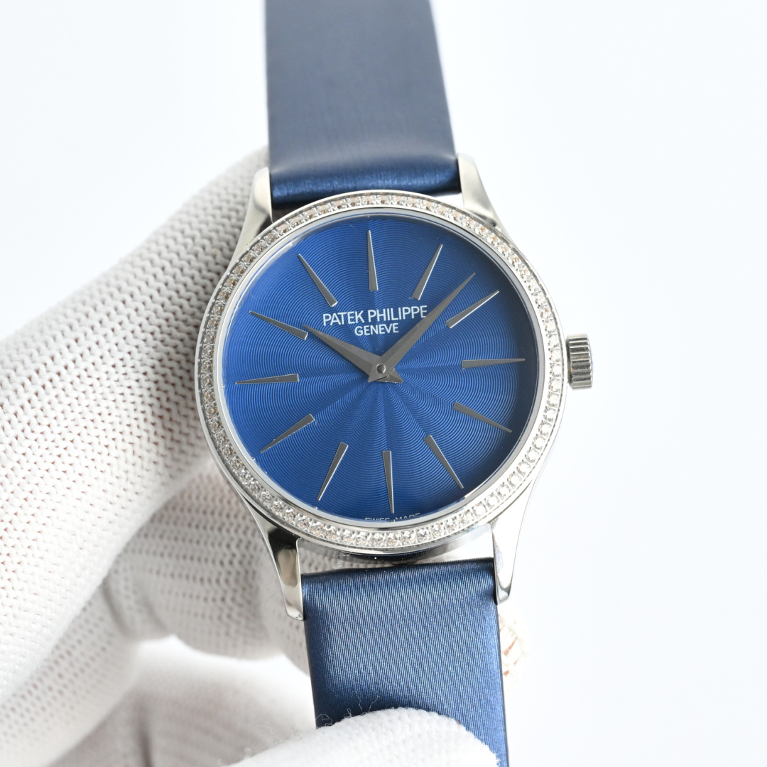 NO:393715,Produced by SJ, White Shell, Gold Shell, JMF, New Women's Model, Patek Philippe PP Classical Watch Series - 4897 Watch, Strong Recommendation!  R55 classic charm, classic reappearance, and the official watch king made a shocking appearance. Perfectly restore the unique texture and simple style of the king in the watch. [Excellent details] 1. Paired with a custom-made movement to Cal. Automatic movement, kinetic energy storage for up to 45 hours, vibration frequency of 28,800 per hour. 2 The watch is 33MM in size, and the size data is perfectly matched with the authentic product, which is light to wear, and restores the authentic experience. 2. Use a pot-covered dome glass that is consistent with the original, and is specially coated with a double anti-stun and impermeable coating.  3. The dial is decorated with 72 diamonds, hands and hour markers, and the gloss texture is softer, allowing you to relax every time you watch the time. Then use rhodium plating process to ensure that the gloss and texture are no less than the original. Waterproof 50m strap imported from Italy is exquisitely made and delicately wrapped, showing the style of a big brand. It is matched with Patek.Philippe original pin buckle, which also shows the luxurious temperament of this watch. JMF fine 1:1 replica. The work is attentive, extremely elegant, low-key and perfect, welcome to reprint. SJ exquisitely recommends women's mechanical watches, patek philippe, cowhide19860909SJ出品 白壳 金壳 JMF 新品女款 百达翡丽 PP 古典表系列——4897腕表,强势推荐！R55 古典魅力,经典重现,正装表王震撼登场.完美还原表中王者的独特质感和简约格调.【精彩细节】 1.搭配定制版机芯改Cal.自动机芯,动能储存长达45小时,振频28800每小时. 2腕表尺寸33MM,尺寸数据完美吻合正品,佩戴轻便,还原正品体验. 2.采用与原装一致的锅盖型穹顶玻璃,特镀有双层抗眩晕增透镀膜. 3.表盘搭配72颗钻及指针和时标釆用日晖纹装饰,光泽质感更加柔和,让你每次看时间都心花恕放,之后再采用镀铑工艺处理,确保光泽度和质感不亚于原装.防水50m表带意大利进口小牛皮表带,做工精致,包边细腻,尽显大牌风范,搭配Patek .Philippe原厂级针扣,更显示这款腕表的华贵气质,JMF精品1:1复刻. 用心之作,极致优雅,低调完美,欢迎转载.SJ精致推荐女士机械腕表,,patek philippe,cowhide,Watch