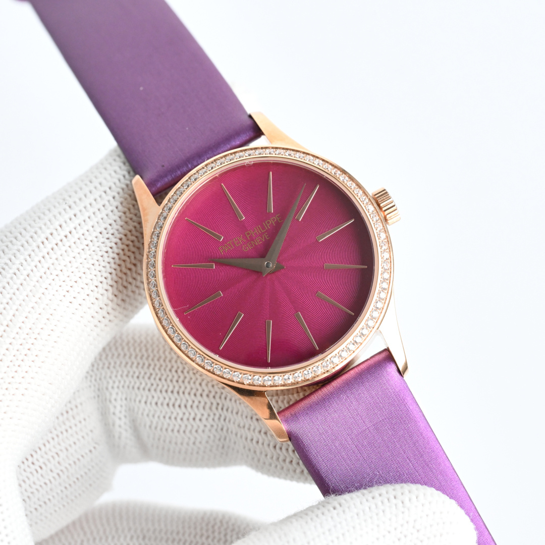 NO:336378,Gold JMF new product Patek Philippe PP classical watch series - 4897 watch, strong recommendation!  Classical charm, classic reappearance, and the official watch king made a shocking appearance. Perfectly restore the unique texture and simple style of the king in the watch. [Excellent details] 1. Use a custom-made movement to change to Cal. Automatic movement, kinetic energy storage for up to 45 hours, vibration frequency of 28,800 per hour. 2 The watch is 33mm in size, and the size data is perfectly matched with the authentic product, lightweight, and restore the authentic experience. 2. Use a pot-covered dome glass that is consistent with the original, and is specially coated with double anti-stun and impermeable coating. 3. The dial is decorated with 72 diamonds, hands and hour markers, and the gloss texture is softer, allowing you to spend every time you watch the time. Then use rhodium plating process to ensure that the gloss and texture are no less than the original. Waterproof 50m strap imported from Italy. Calfskin strap is exquisitely made and delicately wrapped, showing the style of a big brand. It is matched with Patek  .Philippe's original grade pin buckle, which also shows the luxurious temperament of this watch, and the finest 1:1 reproduction. Welcome to reprint (women) mechanical watches,,,patek philippe,cowhide19860909金 JMF 新品 百达翡丽 PP 古典表系列——4897腕表,强势推荐！ 古典魅力,经典重现,正装表王震撼登场.完美还原表中王者的独特质感和简约格调.【精彩细节】 1.搭配定制版机芯改Cal.自动机芯,动能储存长达45小时,振频28800每小时. 2腕表尺寸33mm,尺寸数据完美吻合正品,佩戴轻便,还原正品体验. 2.采用与原装一致的锅盖型穹顶玻璃,特镀有双层抗眩晕增透镀膜. 3.表盘搭配72颗钻及指针和时标釆用日晖纹装饰,光泽质感更加柔和,让你每次看时间都心花恕放,之后再采用镀铑工艺处理,确保光泽度和质感不亚于原装.防水50m表带意大利进口小牛皮表带,做工精致,包边细腻,尽显大牌风范,搭配Patek .Philippe原厂级针扣,更显示这款腕表的华贵气质,精品1:1复刻,欢迎转载(女士)机械腕表,,,patek philippe,cowhide,Watch