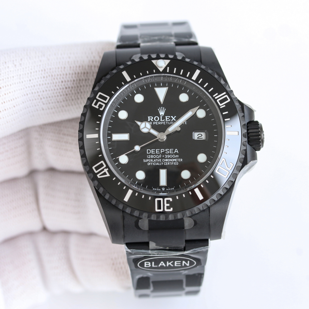 BKL 44mm深潜型大鬼王 劳力士 ROLEX 鬼王44系列 🎮B33 敢于尝试 再创新潮——BLAKEN劳力士SEA深潜系列海外定制版——据广大表友强烈要求深度改装。BLAKEN大胆推出——全黑化处理,具有特殊意义的劳力士——“红绿/蓝魔”秉承鬼王坚实,升级可微调一体化拉牙扣子!🎮 稳定,耐用的基础,采用PVD真空负离子磨砂电镀技术,外加一层坚硬的黑色外衣,不仅更加抗磨,而且采用丹东3135一体机芯!经久稳定,黑色内影和秒针有画龙点睛之意,赋予其显眼,独特的一面。灵感来自海外著名改装机构——BLAKEN致力延续劳力士永恒的经典,让“好”变成“经典”!🎮S1精致推荐男士机械腕表
