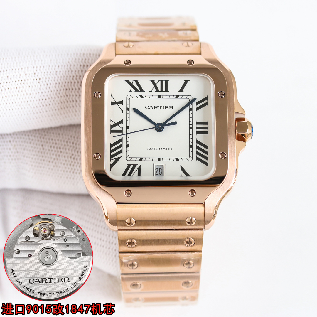 NO:336421,Gold Cartier CARTIER Sandos series modified 1847 movement watch, a model of mature charm 1. [Size] 41.9mm/35.1mm 2. [Case] ​​genuine mold opening, equipped with the best imported 316L material case!  Continuing the classic square design, neatly straight lines replace round lines, breaking the tradition of a circular dial. The beaded crown is inlaid with a cabochon blue synthetic spinel, 3. [Dial] silver-plated matte dial, sunlight ray pattern effect, Roman numeral hour marker 4. [Pointer] Sword-shaped blue steel pointer 5. [Mirror] Sapphire crystal mirror 6. [Movement] Imported movement is modified into 1847 movement 7. [Watch strap] with rivets, full quick disassembly chain, there are two ways to wear, belt and steel belt, you can change it to different colors of calfskin strap mechanical watches according to your preferences,,, cartier, cartier, cowhide19860909金  卡地亚 CARTIER 山度士系列 改1847机芯 腕表,成熟魅力之典范 1、【尺寸】41.9mm/35.1mm 2、【表壳】正品开模,搭载最好的进口316L材质表壳！ 延续经典方形设计,利落直线替代圆润线条,更是打破了圆形表盘的传统.圆珠形表冠,镶嵌一颗凸圆形蓝色合成尖晶石, 3、【表盘】镀银磨砂表盘,阳光射线纹饰效果,罗马数字时标 4、【指针】剑形蓝钢指针 5、【镜面】蓝宝石水晶镜面 6、【机芯】进口机芯改1847机芯 7、【表带】搭配铆钉全快拆表链别具一格,有皮带和钢带两种佩戴方式,可以根据喜好换成不同颜色的小牛皮表带机械腕表,,,cartier,cartier,cowhide,Watch