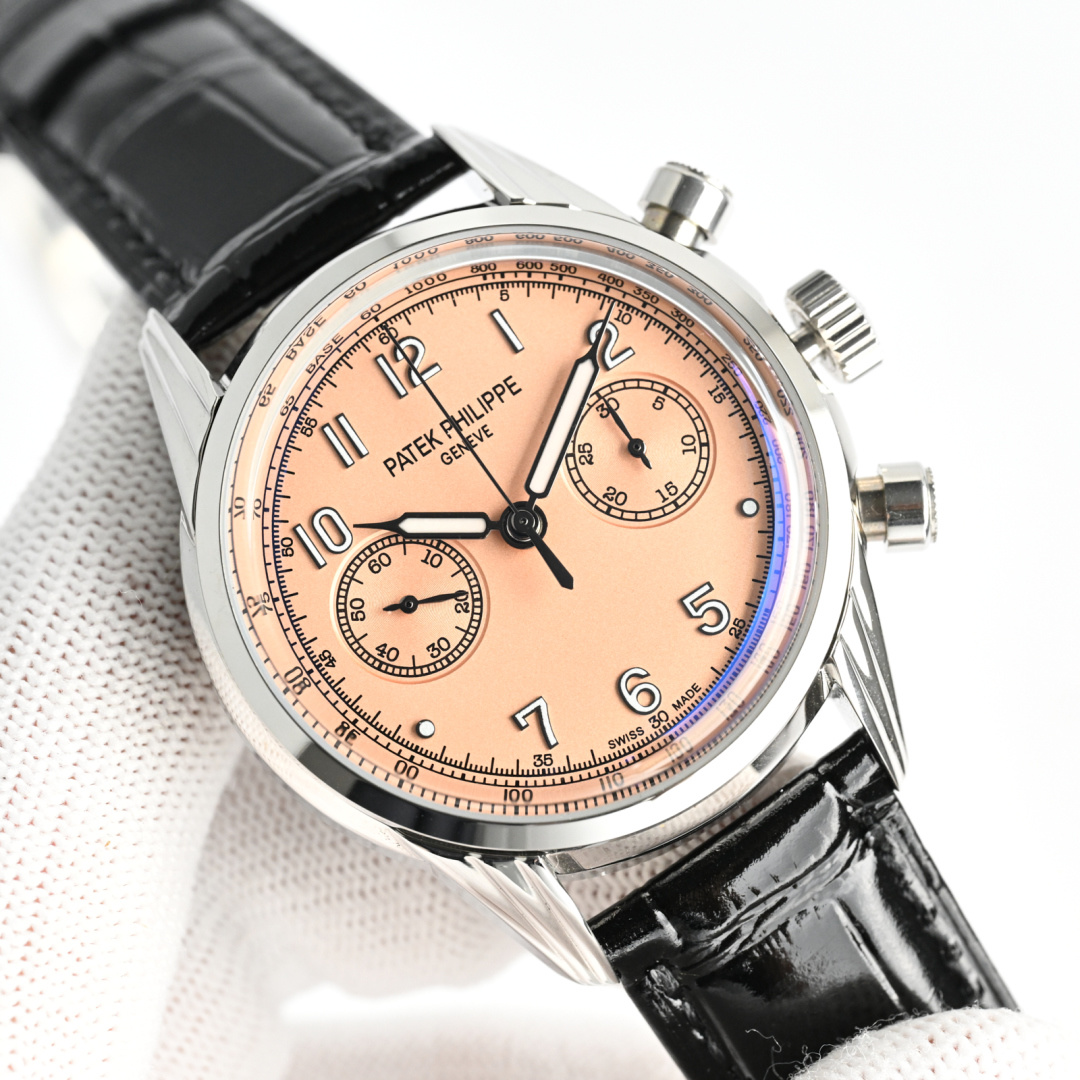 NO:336569,TW Patek Philippe PP CT3 Complex Function Chronograph Series 5172G-001 1 Launched a new model equipped with [Denim Blue Dial], injecting retro temperament into the watch, and is favored by high-quality mechanical hour hand enthusiasts. 2 Fluorescent coating of charcoal gray gold three-dimensional fonts, accurate distance scale. 316 fine rigid material, the three-layer lugs have unique design personality, bringing a completely different visual enjoyment. The lugs and case can be seen from the side, and the lugs show an elegant curve, which is in line with ergonomic settings, sapphire glass, waterproof coefficient 30 meters, diameter 41mm, equipped with a chronograph movement, accurate time travel. 3 imported Italian calfskin, blue dial with pp blue calf strap, original imported folding buckle, which is perfect. Welcome to reprint multi-function mechanical watch,,,patek  philippe,cowhide19860909TW 百达翡丽 PP CT3 复杂功能计时系列5172G-001 1推出配备【牛仔蓝色表盘】的全新表款,为腕表注入复古气质,备受高品质机械时针爱好者青睐. 2覆荧光涂层的炭灰色金质立体字块,准距仪刻度.316精刚材质,三层表耳的设计独特个性,带来完全不一样的视觉享受,从侧面可见表耳和表壳连接自然流畅, 表耳呈现出优雅的弧度,符合人体工程学设定,蓝宝石玻璃,防水系数30米,直径41mm,搭载计时机芯,走时精准. 3进口意大利小牛皮,蓝色表盘搭配pp蓝色牛皮表带,原装进口折叠式表扣,堪称完美,欢迎转载多功能机械腕表,,,patek philippe,cowhide,Watch