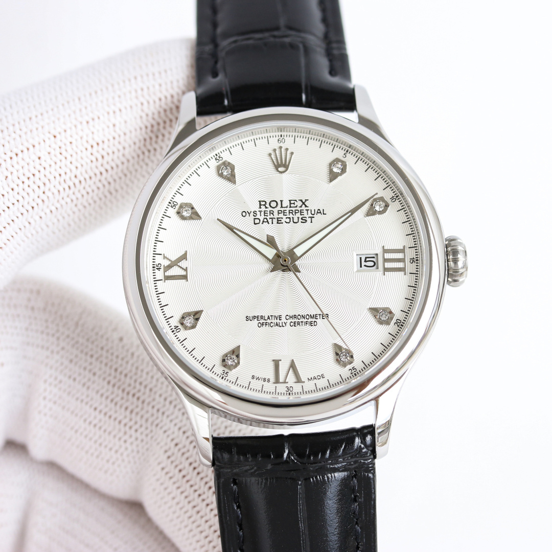 NO:336804,Gold's new Rolex ROLEX business watch is on the market!  Simple and elegant, business choice!  The watch is equipped with an original imported ultra-thin movement, with a frequency of 28,800 times per hour, stable performance and zero rework!  The case uses 316 stainless steel, sapphire glass mirror, and super luminous light!  Paired with an Italian leather strap, a unique pumpkin handle, a diameter of 40 mm, super waterproof, simple and atmospheric, high-end quality mechanical watch,,,rolex19860909金 新款 劳力士 ROLEX 商务腕表火爆上市！简雅大方,商务优选！该表搭载原装进口 超薄机芯,每小时振频28800次,性能稳定,零返修！表壳 釆用316 精钢,蓝宝石玻璃镜面,超强夜光灯！搭配意大利真皮表带,独特的南瓜把的,直径40 mm,超强防水,简洁大气,高端品质机械腕表,,,rolex,Watch