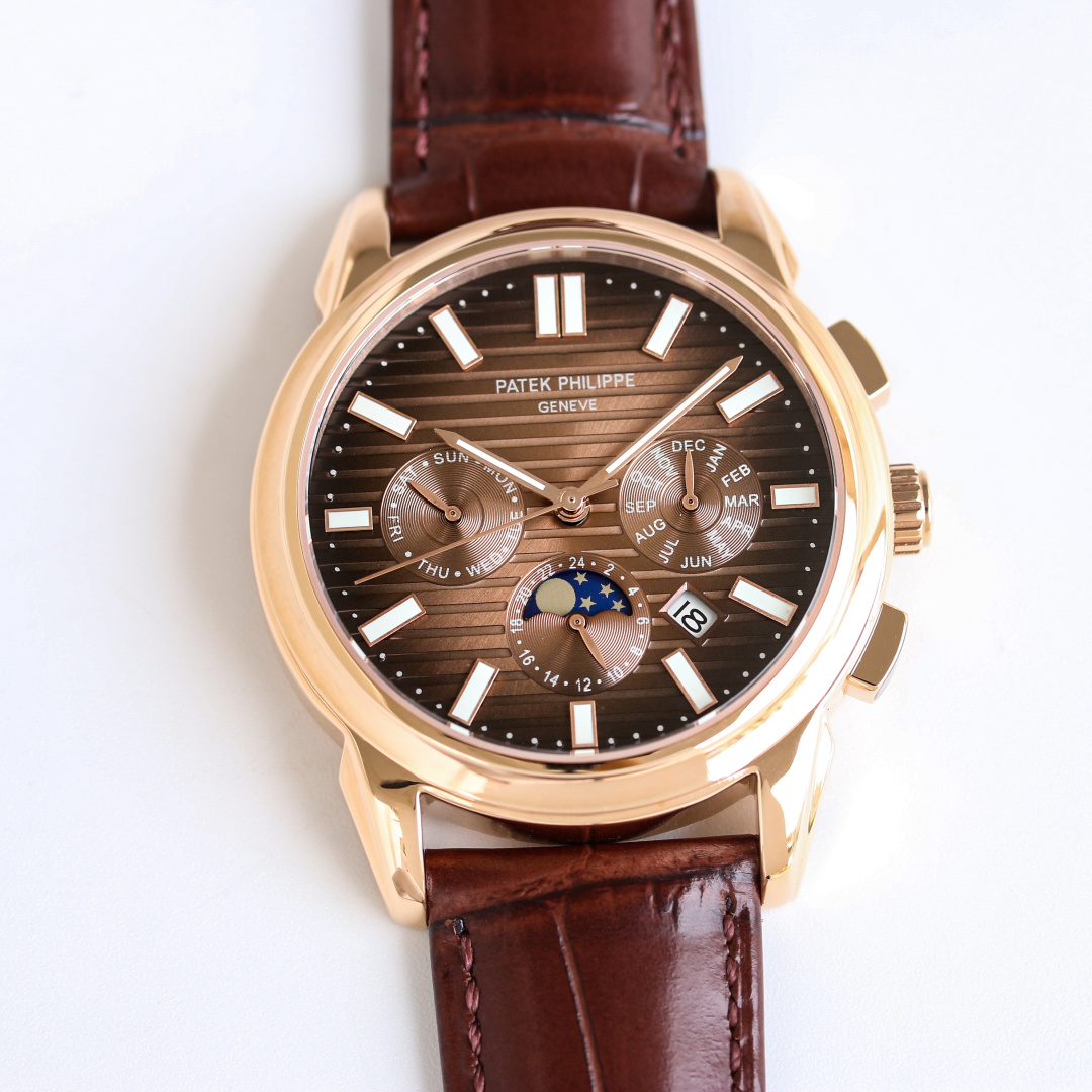 NO:394321,Production from TW White Shell Gold Shell TW Factory is a large manufacturer of quality, high-end series!  New Patek Philippe PP Complex Function Timer Series R71 is available on the market Patek Philippe Noble Artwork!  (The upgraded version improves the shell body thinner than the old version, the glass is upgraded to wear-resistant and fall-resistant, and is smoother and more beautiful than the old version! The inner cover is updated to a steel-sin inner cover; the watch texture looks more perfect) Exclusive literal plus high-end inner shadow logo, matched with imported multi-function movement (0 rework) function (24 hours, week, stars, month) imported 316 stainless steel, using vacuum plating in 18k quality furnace!  Paired with calfskin imported from Italy!  Original folding buckle!  Size 42 mm. Wear-resistant and scratch-resistant sapphire glass!  Super waterproof 50 meters!  Simple but not simple!  You can never own a Patek Philippe, you are just keeping it for your descendants. (Prudent commitment The product is more luster and exquisite in the physical touch, the dial is lifelike in the dial, the shell cover craftsmanship is all master-level light body test, plus the high-tech forging of machines in the new era, it is shocking and noble. You deserve it! Built by a large manufacturer! Welcome to reprint! Please recognize the exclusive quality of TW for gifts, patek philippe, cowhide19860909TW 出品 白壳 金壳  TW Factory 大厂品质,高端系列！新款 百达翡丽 PP 复杂功能计时系列R71 上市 PatekPhilippe 贵族的艺术品！（升级版改进壳身比旧版本更薄、玻璃升级耐磨抗摔、比旧版本更平整美观！内罩更新成钢鑫制内罩；手表质感 手感 显得更完美）独家字面加高档内影logo,搭配进口 多功能机芯（0返修）功能（24小时,星期,星辰,月份）进口316精钢,采用18k品质炉内真空电镀！搭配意大利进口小牛皮！原装折叠扣！尺寸42 mm.耐磨防刮蓝宝石玻璃！超强防水50米！简约而不简单！你永远无法拥有一块百达翡丽,你只是在替你的后代保管他. ( 慎重承诺 产品实物光泽手感更佳精湛 字盘刻度栩栩如生 壳套工艺都是宗师级别轻身检验 加上新时代机器高技锻造 上手震撼尊贵非凡.你值得拥有！大厂打造！欢迎转载！送礼最佳奢华推荐请认准TW独家品质,,patek philippe,cowhide,Watch