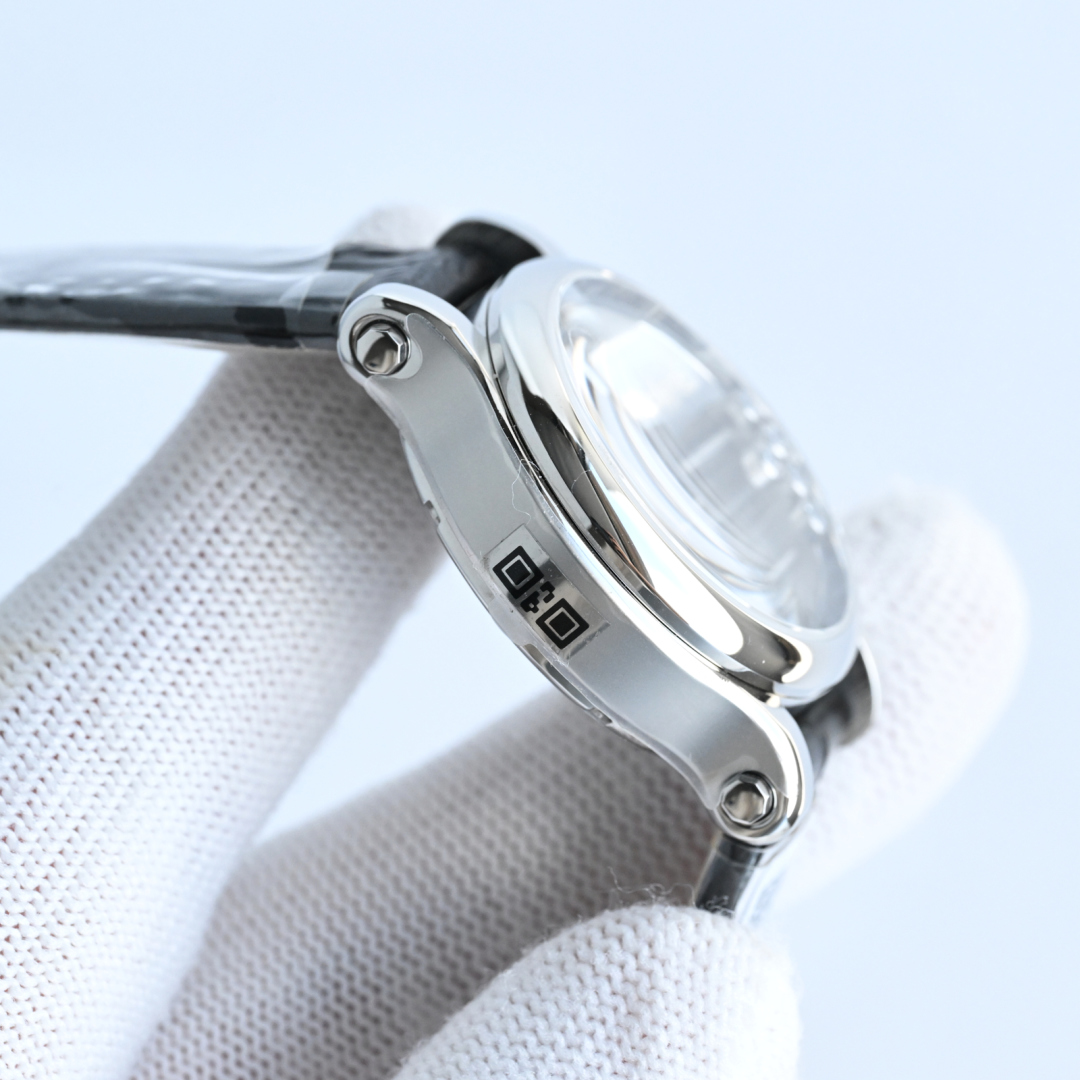 Xiao Pong Happy Diamond Series: Luxury Watches with Unique Design and Diamond Detail
