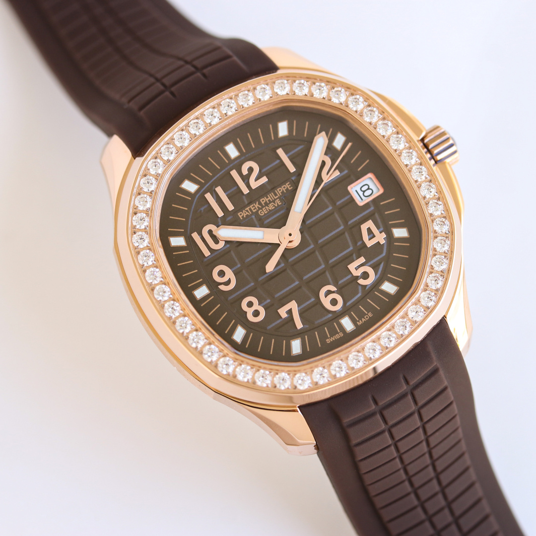 NO:389848,GR Factory Patek Philippe PP grenade series R68 quartz grenade 38mm Aquanaut Luce, Italian 'light', has a modern casual and fashionable style reinterpreted, and a round octagonal aesthetic case engraved with polished and sandy CNC, with an elegant temperament. The 48 diamonds that light up its borders are matched with an integrated composite strap under the decoration of stainless steel and satin to achieve its unique charm!  Paired with Swiss original quartz movement and embossed pattern literals, Aquanaut's classic extension combines modern casual fashion and elegance, matte pearl coating complements the same color strap. 5267-200A steel matches eternal Matt white / 001 classic elegant black / 011 bold khaki green, paired with a new 38mm size to perfect fit the hand shape, exclusive customization of the original latest folding buckle with four independent locks fixed gifts, best luxury recommendations, please be sure of GR exclusive quality, patek philippe19860909GR 出品 GR Factory 百达翡丽 PP 手雷系列R68 石英手雷 38mm Aquanaut Luce,意大利语“光”,经过重新演绎的现代休闲时尚风格的造型,采用抛光和拉砂CNC雕刻的圆形八角形美感表壳,拥有优雅的气质.点亮它边框的48颗钻石,在精钢与缎面的装饰下搭配一体成型集合复合表带,达其独特魅力！搭配以瑞士原装石英机芯与浮雕图案字面更是Aquanaut的经典延伸融合了现代休闲时尚与优雅,哑光珍珠涂层与同色系表带相得益彰.5267-200A 钢配 永恒的马特白/ 001经典的优雅黑/ 011大胆的卡其绿,搭配38mm的全新尺寸更完美贴合手型,独家定制原最新折叠式表扣配以四枚独立锁扣固定送礼最佳奢华推荐请认准GR独家品质,,patek philippe,Watch