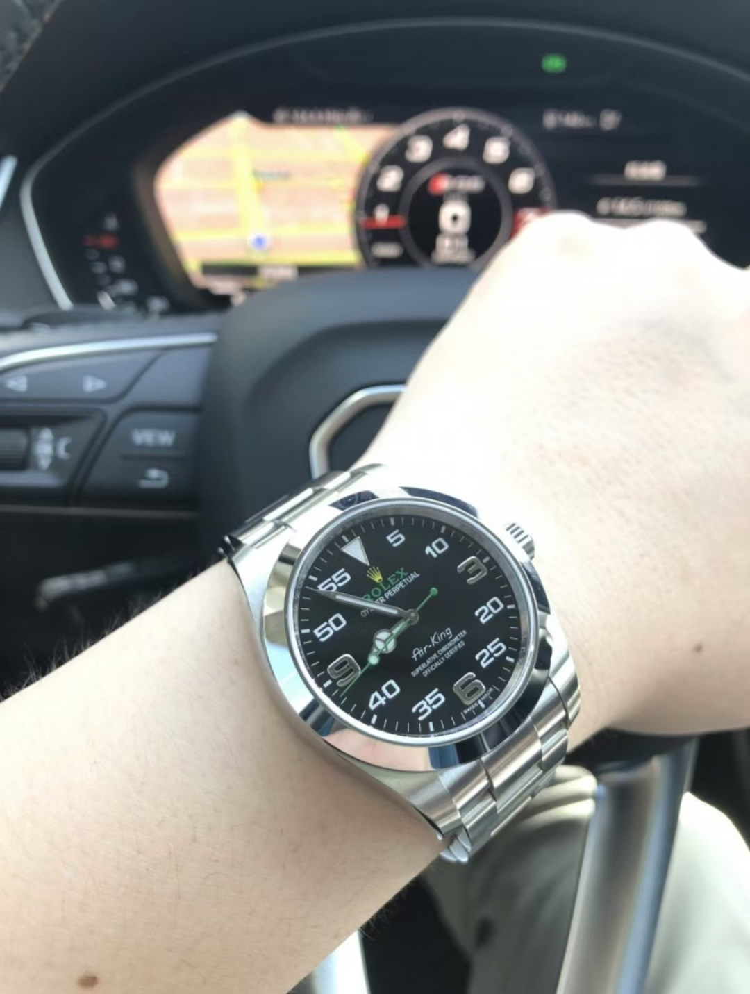 NO:394440,Factory C Produced by CLEAN Factory New Products Clean Factory/C Factory Rolex ROLEX MK1 Air Overlord Series 116900, Three-code in one with NFC sensing card This Air Overlord, watch code 34Y6Y, watch buckle code, R3L. Model 116900 size 39mm Equipped with 3132 integrated movement movement movement/, (non-small factory low version, movement has calendar gears, and has empty space) Picture sticker error Although this model is not a new model, it was made in different factories before, but none of them are particularly good. Some details can be said to be completely incorrect. Out of personal feelings, this 39mm was specially made  The Sky Overlord. The C-factory is a fine product. Although this one is an aperture plate, the production process is not simple, especially the digital scale on the dial, the shape must be regular, the overall polishing is moderate, and the difficulty of filling in luminous. Including Rolex's unique Mercedes-Benz diving pointer, it can be said to be an advanced version of the Sky Overlord. However, it is not as ostentatious as a water ghost. It is low-key and restrained. It is a watch with very good playability. Watch code, 34Y6Y, watch buckle code, R3L, three-code combination American version, with NFC, the simulation is self-evident. Then, the authenticity will be released for players to appreciate and give gifts. Please identify the exclusive quality of C-factory C-factory CLEAN, rolex19860909C厂 出品  CLEAN Factory 新品 clean厂/c厂 劳力士 ROLEX MK1 空中霸王型系列一116900,三码合一附带NFC感应卡 本次空中霸王,腕表编码34Y6Y,腕表表扣编码, R3L.型号一116900尺寸39mm 搭载3132一体机机芯机芯/,（非小厂低版本,机芯有日历档位,有空档）图片贴纸错误 虽然这款并不是新款,在这之前也有不同工厂制作,但是都没有特别好的,甚至有部分细节可以说完全不对版出于个人情怀,所以特别制作了这枚39mm 空中霸王.C厂出品,必属精品,这款虽然是光圈板带,但是制作工艺也并不简单,特别是表盘上的数字刻度,形状要规整,整体打磨适中,以及填充夜光的难度.包括劳力士独有的奔驰潜水指针.可以说是空中霸王的进阶版.但是又没有水鬼的张扬.低调且内敛.是可玩性非常不错的一枚腕表.腕表编码,34Y6Y,腕表表扣编码,R3L,三码合一定制美版,附带NFC,仿真度不言而喻.随后也会放出真假对比供玩家鉴赏送礼最佳奢华推荐请认准C厂CLEAN独家品质,,rolex,Watch