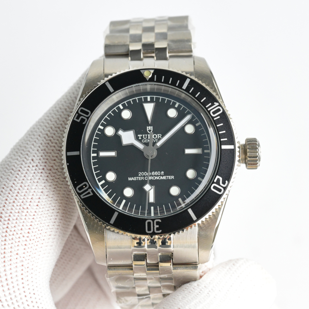 Title: TUDOR Bay Series Upgrade with New Monochrome Bay Launch Summary: TUDOR launched a new single-colored Bay of Bays with upgrades, featuring a Swiss 2824 core.