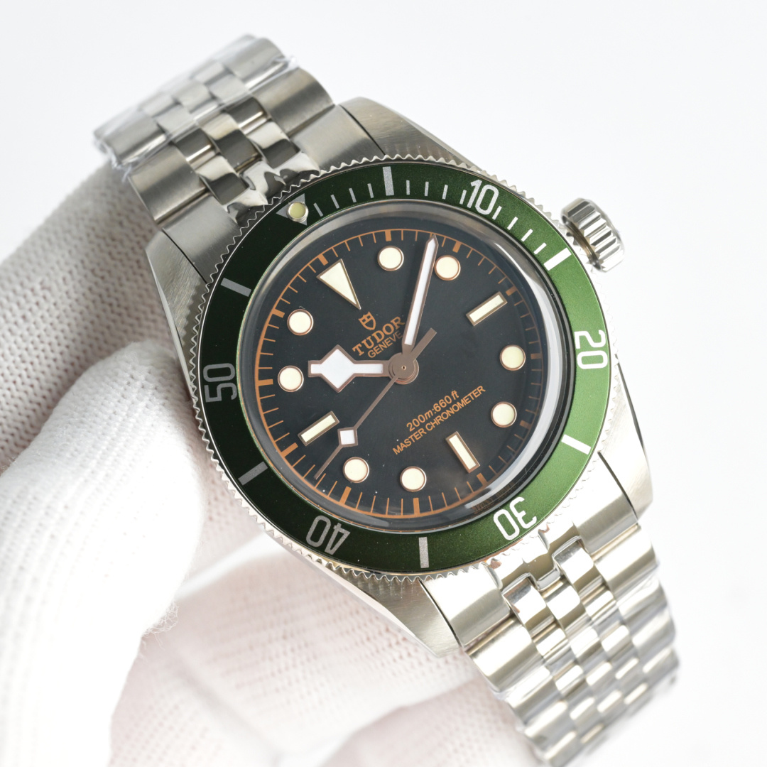 Title: TUDOR Bay Series Upgrade with New Monochrome Bay Launch Summary: TUDOR launched a new single-colored Bay of Bays with upgrades, featuring a Swiss 2824 core. - 图片 4