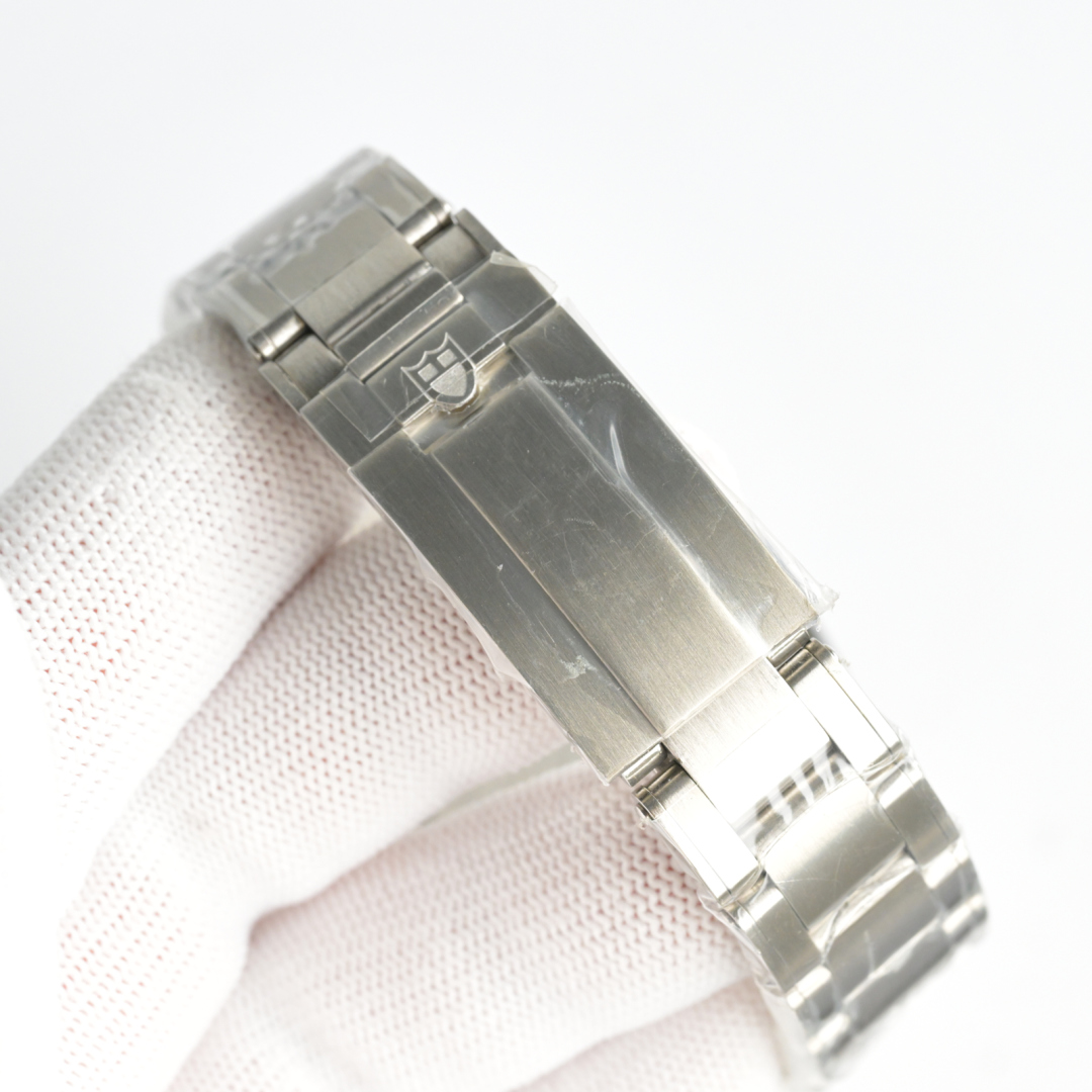 “New TUDOR R28 Bay Series: Monochrome Bay Upgrade with Swiss 2824 Core for Men” - 图片 7