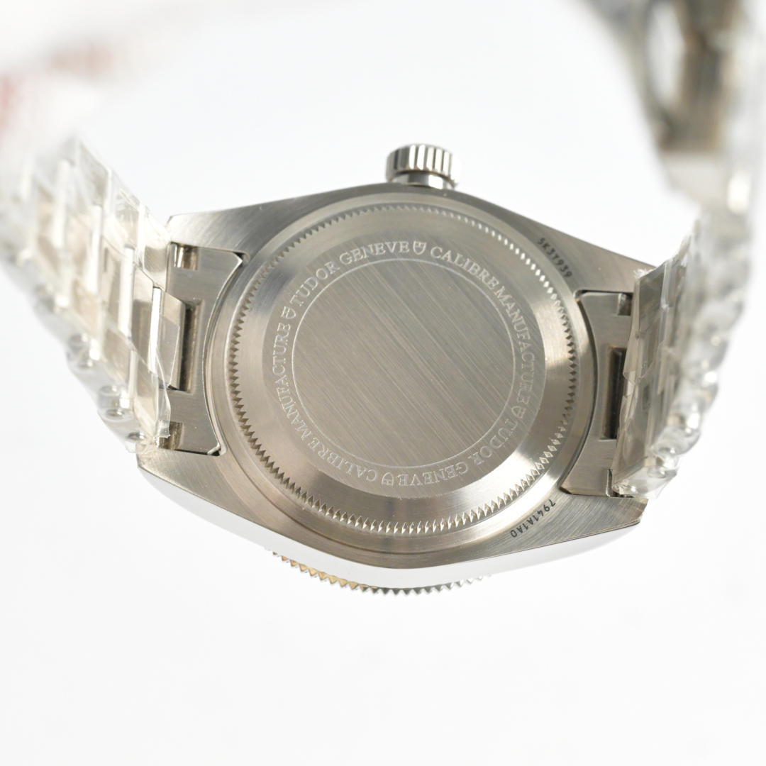 “New TUDOR R28 Bay Series: Monochrome Bay Upgrade with Swiss 2824 Core for Men” - 图片 9