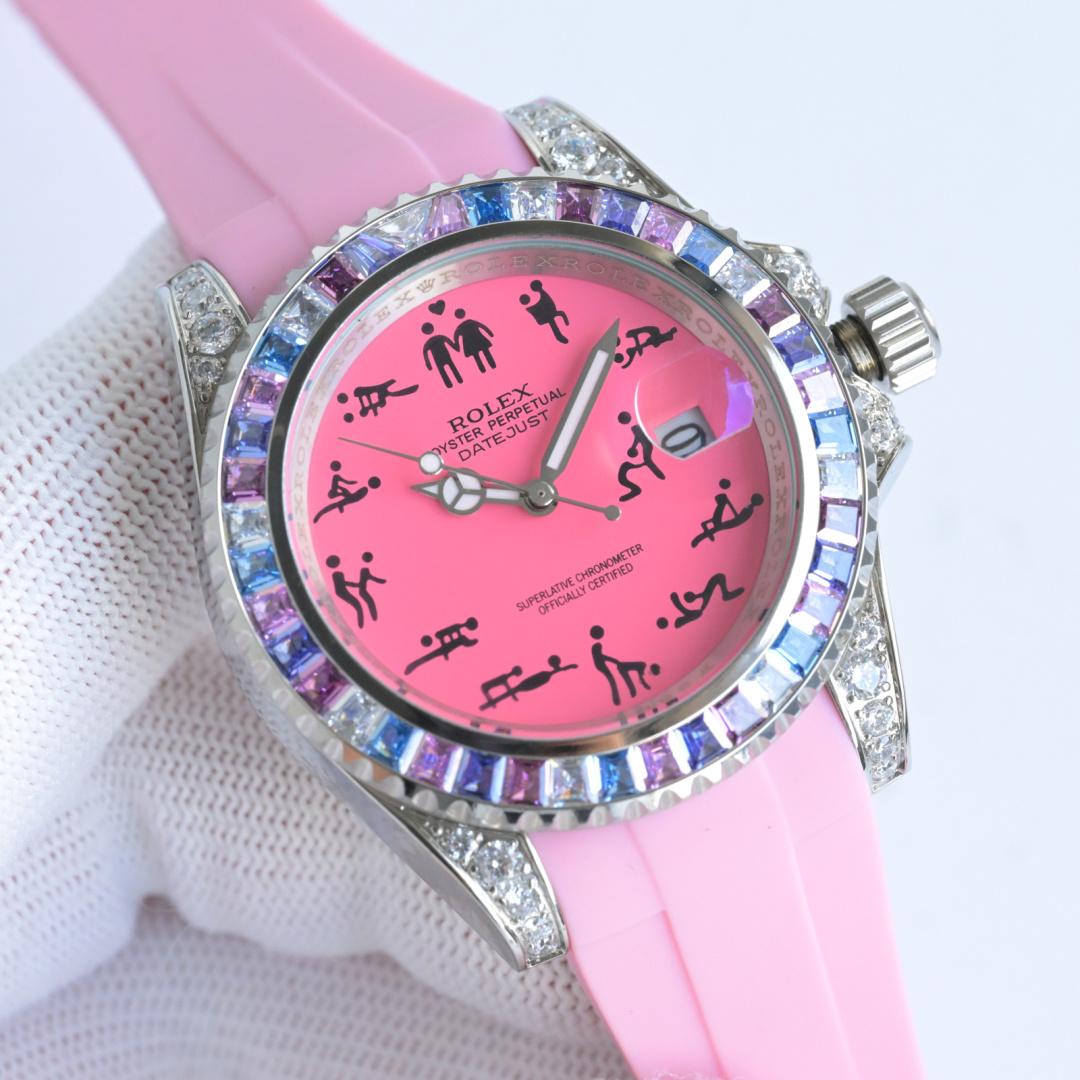 NO:384297,Products from Taiwan Domestic Japan Taiwan Factory New Product [Same Model of Phoenix Legend Zheng Yi] Rolex ROLEX X43 'Spring Palace Watch' At the end of the 17th century, in order to satisfy the nobles' pursuit of luxury art, European watchmakers specially painted the serpent palace pattern on the clock, so the gorgeous 'Spring Palace Watch' was born from then on Rolex's top toys and poisonous goods. If you don't like to hit street watches, he will definitely be your soulmate. Rolex's most classic submersible series of water ghosts as prototypes, and after secondary modification of the circle mouth, it will be inlaid with top-level natural light stones, which are large and shiny, and extremely difficult. Currently, the most flashing process of the same material is the most automatic mechanical movement, super luminous literals, and tape is specially customized to make elbow particles, which is completely fitted with the case. The buckle is 2cm in flexibly adjusting the buckle, and it is easy to adjust the size. Professional achievement is the future, once and for all. The size is 40mm  The best luxury recommendation for gifts, please identify Taiwan's exclusive quality, rolex19860909台湾 出品 国产 日本  台湾 Factory 新品【凤凰传奇郑毅同款】劳力士 ROLEX X43 “春宫表”17世纪末,为满足贵族对奢华艺术的追求,欧洲制表师们特将春宫图案绘制在钟表之上,于是华丽的“春宫表”从此诞生劳力士顶级玩物毒货,不喜欢撞款街表水鬼的你,他绝对是你的知音.用劳力士最经典的潜航系列水鬼作为原型,经过圈口的二次改装,然后镶嵌顶级天然皓石,大闪亮,难度极高,目前同种材质最闪工艺.机芯采用全自动机械机芯,超强夜光字面,胶带专门定制模具做弯头粒,完全贴合表壳.扣子内2cm灵活调节扣,轻松调节大小.专业成就未来,一劳永逸.尺寸40mm 送礼最佳奢华推荐请认准台湾独家品质,,rolex,Watch