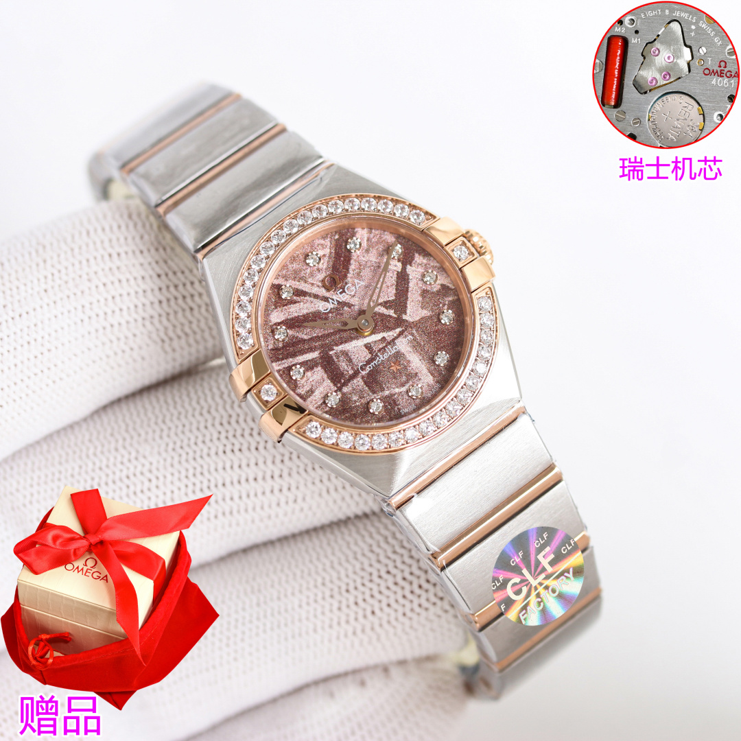 NO:384336,CLF Produced by white shell gold shell ring drill 50 shell carving surface 50 snow diamond ring T drill surface Snowflake five-pointed star diamond belt CLF Factory OMEGA RB2 Zodiac series 28mm Swiss quartz watch cost instantly kills most quartz women's watches on the market price. 0 error 0 faults. Give an exquisite original box with one in order, bring it or give it a gift without any worries. 1. The half-moon section, the details of the adjusted gripper are thinner, the case and gripper are polished and grippers are blended more naturally. The case handle tube uses a hexagon screw-in gripper tube, which has better waterproof performance!  2. The Roman scale method of the ring mouth and the restoration of the bottom cover observatory are comparable to the original version 3. The color of the dial has been adjusted by the engineer, making it look more advanced and the style is more youthful and fashionable 4. The bracelet adopts polishing process, shining, with a comfortable adjustment function, and a fine-tuned butterfly buckle, which can be finely adjusted to ensure comfort and convenience of wearing. 5. Equipped with the original imported Swiss movement, firm, stable, trouble-free, bringing customers a perfect experience of precision and reliability. The style is gentle and moving, with delicate workmanship. The most beautiful constellation, the first choice for women. Please be sure to give gifts with the best luxury, omega19860909CLF 出品 白壳金壳 圈口钻50 贝壳雕刻面50 雪花钻圈T钻面 雪花五角星钻带 CLF Factory 欧米茄 OMEGA RB2 星座系列 28mm瑞士石英腕表 造价秒杀市面绝大多数石英女表售价.0误差0故障,下单送精美原装盒一个,自带或送礼再无后顾之忧. 1.半月形切面,经过调整的抓爪细节更为纤细,表壳和抓爪经过抛光打磨和倒角处理后,融合得更加自然,表壳把管采用内六角旋入式把管,防水性能更佳！ 2.圈口罗马刻度做法及底盖天文台的还原度媲美原版 3.表盘颜色经过工程师调配的颜色,显得更加高级,风格更显年轻时尚 4.表链采用了抛光的工艺,闪耀夺目,设有舒适调节功能,搭配微调蝴蝶表扣,可微调长短,确保佩戴的舒适与便利. 5.搭载原装进口瑞士机芯,坚挺稳定无故障,给客户带来精准可靠的完美体验. 款式温婉动人,做工细腻入微 最美星座,女士首选 送礼最佳奢华推荐请认准CLF独家品质,,omega,Watch