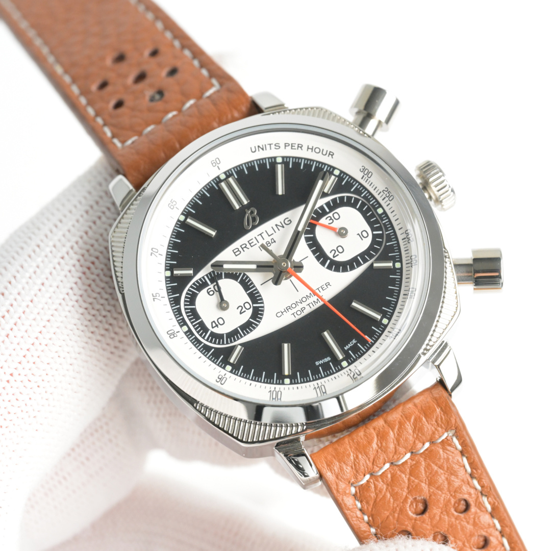 NO:384357,BLS BLS R78 New Top Time Series Racing Clocks Breitling released the new Top Time Series Racing Clocks Top Time Racing / Top Time Martini Racing, J9454J The highly recognizable blue, light blue and red stripes define the racing aesthetics with speed and elegance. The two contrasting function discs are located at 3 o'clock and 9 o'clock respectively, corresponding to 30-minute chronographs, 12-hour chronographs and small seconds dials. The regular chronograph functions have a classic mechanical aesthetic. Orange, red matte hour hand and super luminous minute hand and square small second mark!  The pillow case, square and round dial and instrument design rekindle the spirit of rally and burst out the passion of racing. [Dial] adopts a conspicuous square and round racing yardage design, symmetrical left and right, and has the soul of racing!  【Size】38mm【Movement】The original version is matched with Breitling’s homemade movement. We use the most stable fish scale pattern washing movement in China. Each movement is tested for 48 hours. [Watch strap] is equipped with a new cowhide strap dedicated to this series, sewn with contrasting stitching, which has a very design sense. It is very comfortable to wear and perfectly made. Welcome to taste it. The best luxury recommendation for gifts, please be sure to identify the exclusive quality of BLS, breitling, cowhide19860909BLS 出品  BLS 百年灵 R78 全新Top Time系列竞速计时码表 百年灵发布全新Top Time系列竞速计时码表Top Time Racing / Top Time Martini Racing, J9454J 极具辨识度的蓝色、浅蓝色和红色条纹,用速度与优雅,定义赛车美学. 二个对比鲜明的功能盘,分别位于3点钟和9点钟位置,对应30分钟计时、12小时计时以及小秒盘,计时常规功能,别具经典的机械美感.橙色,红色磨砂时针和超级夜光分针以及偏方形小秒刻！ 枕型表壳、方圆形小表盘与仪表设计,重燃拉力赛精神,迸发竞速激情.【表盘】采用显眼的方圆形赛车码数表设计,左右对称,更具有竞速之魂！【尺寸】38mm【机芯】原版搭配百年灵自制机芯,我们采用国内最为稳定的鱼鳞纹洗花机芯,每个机芯都测试48小时【表带】配该系列专用的全新同色牛皮表带,采用撞色缝线缝制,极具设计感.配戴极具舒适,做工完美,欢迎品鉴 送礼最佳奢华推荐请认准BLS独家品质,,breitling,cowhide,Watch