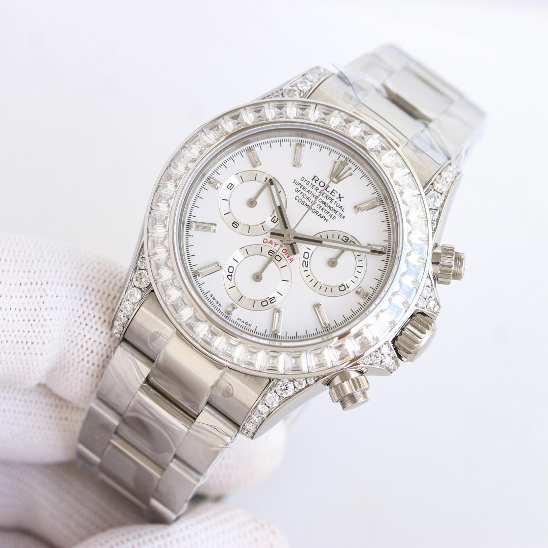 NO:384880,HEH modified Ditona!  Rolex ROLEX Dytona modified R74 polar glacier, Moissanite diamond supports formal institutional testing v2 update oil filling white needle, V2 upgraded version In the long river of time, every watch carries a unique story and memory. However, when classic design meets modern creativity, when traditional craftsmanship meets the pursuit of personality, a wonderful transformation about watch modification begins. Watch modification is by no means a simple part replacement or appearance modification, but a deep exploration and reinterpretation of watchmaking art. It is a perfect fusion of tradition and innovation, and a passionate collision between mechanical craftsmanship and fashion aesthetics. Every modification is like giving the watch a new life, allowing it to bloom unique brilliance in the passage of time.  Our team of modification masters is composed of a group of professionals who are passionate and persistent about watch art. They are proficient in every detail of watchmaking technology, from the fine adjustment of the movement to the careful design of the dial, from the material selection of the watch strap to the personal customization of the bezel, they all devote their efforts and wisdom. With their superb skills and rich experience, they can turn the watches in your heart into reality and create a time-specific artwork that belongs to you. The modified watches not only look new in appearance, but also achieve a qualitative leap in performance and function. We use top-level watchmaking materials, such as luxury carbon fiber, brilliant gems, etc., to give the watch excellent texture and durability. At the same time, through the optimization and upgrading of the movement, the accuracy and stability of the watch are improved, so that you can also feel the ultimate essence of watchmaking craftsmanship while enjoying the charm of fashion.  Whether it is pursuing classic reproduction with retro charm or fashion innovation that shows the sense of modern technology; whether it is unique customization that highlights personal taste, or cross-border design that integrates multicultural elements, we can meet every need and expectation of watch modification. Let your watch no longer be a monotonous timer tool, but a fashionable accessory that highlights your unique style and personality charm, and is the focus of your confidence in wearing it in any occasion. In this ever-changing era, let us embark on an extraordinary journey of watch modification, reshape time with creativity and enthusiasm, and let every second pass become a wonderful bloom of personality and taste. S1 exquisitely recommended men's multi-functional mechanical watches to buy now, rolex19860909HEH改装迪通拿！劳力士 ROLEX 迪通拿改装R74 极地冰川,莫桑钻支持正规机构检测 v2更新填油白针 ,V2升级版本 在时光的长河中,每一块手表都承载着独特的故事与记忆.然而,当经典的设计遇上现代的创意,当传统的工艺邂逅个性的追求,一场关于手表改装的奇妙变革就此拉开帷幕. 手表改装,绝非简单的零件替换或外观修饰,而是一场对制表艺术的深度探索与重新演绎.它是传统与创新的完美融合,是机械工艺与时尚美学的激情碰撞.每一次改装,都如同赋予了手表新的生命,让它在岁月的流转中绽放出独一无二的光彩. 我们的改装大师团队,由一群对手表艺术充满热忱与执着的专业人士组成.他们精通制表工艺的每一个细节,从机芯的精细调校到表盘的精心设计,从表带的材质选择到表圈的个性定制,无一不倾注着他们的心血与智慧.凭借着精湛的技艺和丰富的经验,他们能够将您心中的梦想手表变为现实,打造出专属于您的时间艺术品. 改装后的手表,不仅在外观上焕然一新,更在性能与功能上实现了质的飞跃.我们选用顶级的制表材料,如奢华的碳纤维、璀璨的宝石等,为手表赋予了卓越的质感与耐久性.同时,通过对机芯的优化升级,提升了手表的精准度与稳定性,让您在享受时尚魅力的同时,也能感受到制表工艺的极致精髓. 无论是追求复古韵味的经典复刻,还是展现现代科技感的时尚创新；无论是彰显个性品味的独特定制,还是融合多元文化元素的跨界设计,我们都能满足您对手表改装的每一个需求与期待.让您的手表不再是千篇一律的计时工具,而是成为彰显您独特风格与个性魅力的时尚配饰,是您在任何场合都能自信佩戴的焦点之作. 在这个瞬息万变的时代,让我们一同踏上手表改装的非凡之旅,用创意与热情重塑时光,让每一秒的流逝都成为个性与品味的精彩绽放.S1精致推荐男士多功能机械腕表 立即抢购,,rolex,Watch
