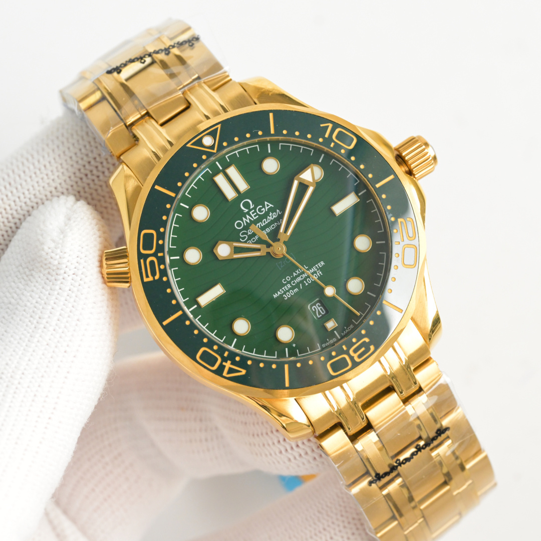 NO:385734,Production of TW Tape Uniform Price White Steel 950 Room Gold Steel 950 Full Rose Gold Steel 1000 TW Factory Latest Model Omega Seamaster 300 Series GR3 Top Products OMEGA SEAMASTER Seamaster 300, Master Cyclone 42mm diving watch, local polishing of stainless steel brushed case The bezel is made of black ceramic, decorated with white enamel diving scale The word ring scale is not easy to wear and distort the countdown bezel rotates counterclockwise unidirectional Dome sapphire mirror-plated anti-glare film  There is a calendar window at 6 o'clock, the hollowed-out hands and embossed hour scale are rhodium-plated, and covered with Super-LumiNova luminous coating, blue-green two-color luminous, minute hand green luminous display with bezel green luminous spots for diving oxygen countdown, multiple waterproof screw-in crowns, corrugated edge design transparent watch back movement operation is clearly visible, using a new imported mechanical movement to replicate the 8800 movement. Steel belt and natural rubber strap (durable) can be easily replaced, and different wearing styles are switched. The watch diameter is 42mm. The best luxury recommendation for real-life photos and gifts are shipped. Please be sure to identify TW exclusive quality, omega19860909TW 出品 胶带款统一价 白钢950 间金钢950 全玫金钢带1000 TW Factory 最新款 欧米茄 海马300系列 GR3 顶级产品 OMEGA 欧米茄SEAMASTER海马300,至臻天文台表42毫米潜水表,精钢拉丝表壳局部抛光处理 表圈采用黑色陶瓷,饰以白色珐琅潜水刻度 字圈刻度不易磨损掉色 倒计时表圈逆时针单向转动 穹型蓝宝石镜面镀防眩光膜 6点钟位置设有日历窗口,镂空指针和浮雕小时刻度经镀铑处理,并覆以Super-LumiNova夜光涂层,蓝绿双色夜光,分针绿色夜光显示配合表圈绿色夜光点用于潜水氧气倒计时,多重防水旋入式表冠,波纹边缘设计透明表背机芯运转美态清晰可见,采用全新进口机械机芯复刻8800机芯.钢带和天然橡胶表带（经久耐用）可轻易更换,切换不同佩戴风格.表径42mm 出货实拍送礼最佳奢华推荐请认准TW独家品质,,omega,Watch