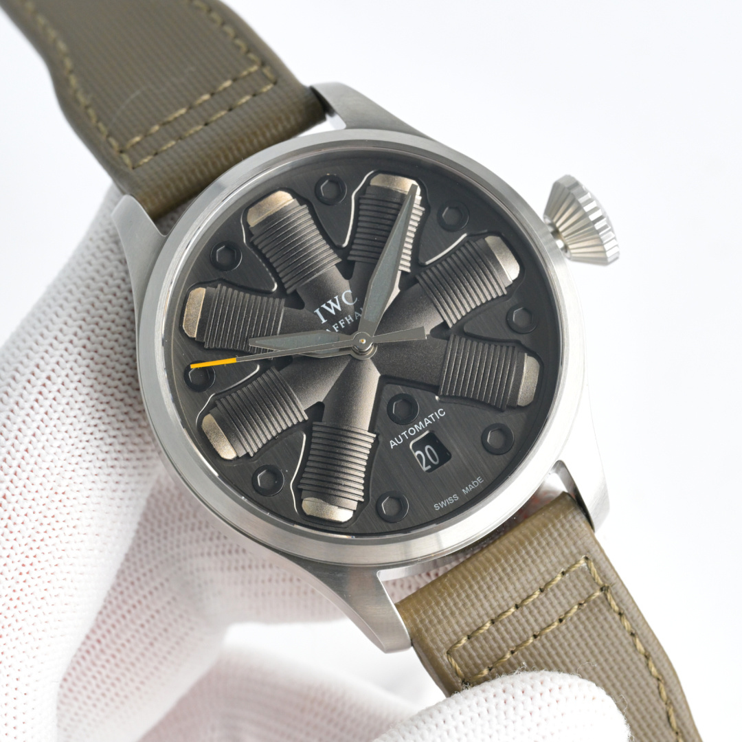 NO:602223,Produced in Taiwan, white shell, black shell, Taiwan Factory, IWC  PB1 [Technology leads the fashion model of all countries] Dafei's new IWC concept watch special edition [case] watch data 46mm., made of high-tech reinforced 316 stainless steel [literally] adopts the shape of an aircraft engine. The shape process of water chestnut cutting, upper and lower  It is very difficult to coordinate different layers. It takes exquisite skills and strong patience to make it show a protruding three-dimensional effect. [Mirror] Sapphire crystal glass, double-sided blue high-transparency coating. The craftsmanship is consistent with the original, and the transparency is almost as good as the original. The new model must be a high-quality product.  Please appreciate it for all watch friends. The best luxury recommendation for gift giving, please look for Taiwan’s exclusive quality, iwc19860909台湾 出品 白壳 黑壳  台湾 Factory 万国 IWC PB1【技术引领时尚万国典范】大飞新品IWC概念表特别版【表壳】腕表数据46mm.,采用高科技强化316精钢【字面】采用飞机引擎形状.菱角切工形状工序、上下不同版层配合十分艰难,在精湛技艺和强大的耐心,使之显现凸出的立体感.【表镜】蓝宝石水晶玻璃表镜,双面蓝色高透镀膜.工艺吻合原装,通透度直逼正品.新款必属精品 敬请各路表友品鉴 送礼最佳奢华推荐请认准台湾独家品质,,iwc,Watch