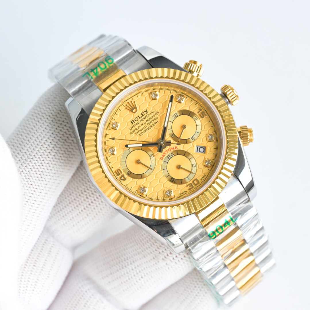 NO:337306,Gold Highest Version Classic Log Series Rolex Complex Series Six-Pin Men's Watch Multifunctional Watch. 1 Equipped with original imported weekly and month moon phase kinetic energy function movement mechanical watch!  2 The dial uses classic exclusive inner shadow luminous Rome as the scale to show the luxurious temperament of this watch. 3 strap uses an imported 316 steel strap watch!  The 4-meter mirror uses a double-dol sapphire mirror!  5 Perspective bottom cover!  6 diameters 41m / 10m, watch functions combine week, month, date, moon, sun and other functions, the best men's business watch is truly standard!  It is a representative work of high-end watches!  Honorary production The reputation details reveal the nobleness of men, with great taste, and the craftsmanship is comparable to the original product!  Multifunctional mechanical watch, rolex19860909金 最高版本 经典日志系列 劳力士复杂系列六针男表多功能腕表. 1搭载原装进口 星期月份月相动能功能机芯机械表！ 2表盘上采用经典独家内影夜光罗马 作为刻度更显示出这款腕表的华贵气质, 3表带采用进口316钢带腕表！ 4表镜采用双卜蓝宝石镜面！ 5透视底盖！ 6直径41m / 10m, 腕表功能汇集星期/月份/日期/月亮/太阳等功能于一身,最佳男士商务腕表真正的标配！为高端腕表的代表之作！ 荣誉出品 尊贵彰显之美誉细节之处透露男士高贵,品位十分,匠心巨制媲美原装货！表里如一多功能机械腕表,,,rolex,Watch