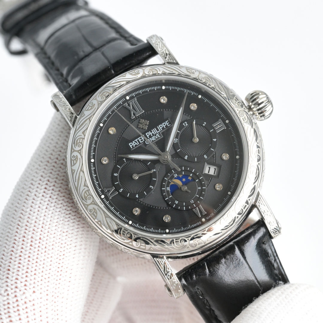 NO:386129,Produced by PPF White shell Gold shell Diamond 50 PPF Factory Patek Philippe R73 PP Complex function series - pure handmade - carved watch - stunning debut, the 42mm diameter is suitable for the public male handset, very business and casual. The whole watch case is hand-carved with patterns, with strong visual impact, unforgettable and more beautiful material feel. 1. Matched with imported multi-function movement [non-market ordinary domestic movement] (zero rework) function (24 hours, week/star/month) This watch has a power reserve of 38-48 hours 2 imported 316L stainless steel, using vacuum plating in 18k quality furnace!  3 Paired with exclusive custom square scale cowhide strap 4 wear-resistant scratch-resistant sapphire glass mirror!  530 meters of living waterproof level. Patek Philippe is simple but not simple!  The quality of real-life shooting is consistent!  The best luxury recommendation for gifts, please identify the exclusive quality of PPF, patek philippe, cowhide19860909PPF 出品 白壳 金壳 钻50 PPF Factory 百达翡丽 Patek Philippe R73 PP 复杂功能系列-纯手工-雕花腕表-惊艳登场,42毫米的表径适配大众男性手寸,非常商务可亦休闲.整表表壳手工雕刻花纹,视觉冲击力强,令人过目不忘,实物质感更加优美.  1搭配进口 多功能机芯【非市场普通国产机芯】（零返修）功能（24小时,星期/星辰/月份）此腕表拥有38-48小时动力储备 2进口316L精钢,采用18k品质炉内真空电镀！ 3搭配独家定制方形鳞纹牛皮表带 4耐磨防刮蓝宝石玻璃镜面！ 530米生活防水等级. 百达翡丽（Patek Philippe） 简约而不简单！实物拍摄品质如一！送礼最佳奢华推荐请认准PPF独家品质,,patek philippe,cowhide,Watch