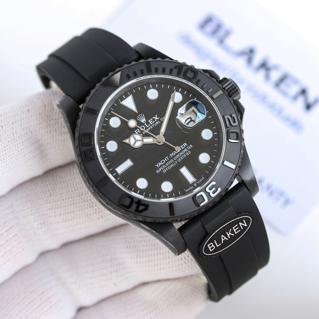 NO:552729,Unified [BLAKEN ROLEX B33 All Black Yacht-Master 42mm｜Eagle Eye Stone Limited Edition] Who knows!  This natural eagle eye stone dial directly hits the aesthetic blind spot. Every texture is a unique gift from nature. When it is turned, it is like rubbing starlight into the dial. The nails and hands light up into the 'luminous king' as soon as it goes into the night, which directly increases the sense of presence in the dark. The hard-core configuration is all-in-one. The 72-hour long kinetic energy is as stable as the original. The case thickness is 1:1, and the fake model can be passed directly on the market.  Swiss ice blue luminous + sapphire glass, 2.5x calendar magnification and super clear. The fluororubber strap sticks to the wrist without getting sweaty. It is as comfortable as wearing it all day long. Exclusive easter egg order will give you a natural rubber strap directly!  The details are all BLAKEN's craftsmanship, and there are special storage boxes for shipping and delivery. High-end players can just close their eyes and rush~ (whisper, no two natural eagle eye stones are the same, and yours will be unique and romantic from the moment you open the box). Recommended for men's mechanical watches, rolex19860909统一【BLAKEN 劳力士 ROLEX B33 全黑游艇名仕42mm｜鹰眼石限定款】 谁懂啊！这块天然鹰眼石表盘直接戳中审美盲区 每道纹路都是自然独一份的馈赠,转动时像把星光揉进表盘里,表钉+表针一入夜就亮成「夜光王者」,暗处存在感直接拉满 硬核配置全到挑不出错 独家一体机芯,72小时长动能稳如原厂 表壳厚度1:1对版,市场一眼假款直接pass 瑞士冰蓝夜光+蓝宝石玻璃,2.5倍日历放大超清晰 氟橡胶表带贴腕不闷汗,戴整天都像没戴一样舒服 专属彩蛋下单直接送天然橡胶表带！ 细节全是BLAKEN的老匠心思,出货配送专用收纳箱,高端玩家闭眼冲就对了～（小声说天然鹰眼石没有两块一样的,你的那块从开箱起就是独一份的浪漫）精致推荐男士机械腕表,,rolex,Watch