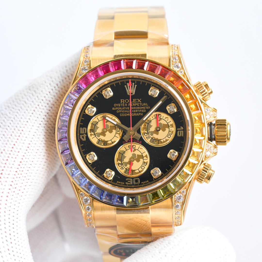 NO:574083,Strip Diamond Rolex ROLEX Daytona Series Supreme Edition V13 Daytona (must have 18k gold card/exclusive label/gold card synchronized shell ring inner code engraving N v13, the number means 'smooth career, prosperous wealth') original molding ultra-thin film removal is as thin as 12.2mm, integrally forged 904 L steel, durable and wear-resistant, top brushing technology Rainbow Di, key quality details 1  The ring mouth is made of top-quality moissanite (the small workshop has a dull color). The dial is consistent with the original round stone or bar stone on the chassis. There is an original tray to support the gemstones. 2Swiss process is strictly inspected by QC, and the bottom of the plate is dust-free and flawless... allowing customers to save worry, effort and worry. 3The steel shell is synchronously raised with suspension bridges at the four corners for bending, and the corners of the head grains are smooth and smooth (the head grains and the shell are uneven and have large gaps when they are close together in small workshops, and the workmanship is rough) 4  Focus on adhering to the genuine N steel buckle craftsmanship, full of texture, buckle coding (the movement adopts the new original Dongdan low-tube ultra-thin 7750) (original size 40mm) (sapphire glass) (tested: waterproof to a depth of 100 meters) Gold card VIP. After-sales man-made damage to accessories requires self-pay after-sales, multi-functional mechanical watch,, rolex19860909条钻  劳力士 ROLEX 迪通拿系列 至尊版V13 迪通拿（ 必配18k金卡 /独家标签/金卡同步壳圈内侧码雕刻N v13 数字上寓意“事业顺利、财运亨通”）原版开模超薄拆膜最薄达12.2mm , 整体锻造904 L 钢, 持久耐磨,顶级拉丝工艺 彩虹迪 , 重点品质细节  1 圈口采用顶级宝石莫桑石（小作坊暗淡死色）字盘对版底盘圆石或条石原版一致有原底托盘撑起宝石  2瑞士流程严检QC、盘底无灰尘、无瑕疵 … 让客户上手省心省力省烦恼 3钢壳同步四边角吊桥凸起供弯、头粒边角无缝隙平整（小作坊头粒与壳并拢凹凸不平缝隙大,工艺粗糙） 4 重点秉承正N钢带扣工艺细节质感十足,扣子编码（机芯采用全新原版东丹低管超薄7750）（原版尺寸40mm)(蓝宝石玻璃)(经测:深度防水100米） 金卡VIP 售后人为损坏配件售后需自费,多功能机械腕表,,,rolex,Watch