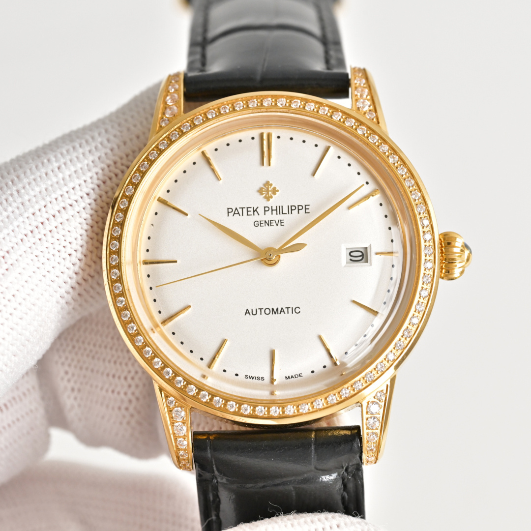 NO:586458,Produced by TW, white, gold, TW Factory hot new models recommended] Patek Philippe PPGV3 PATEKPHILIPPE annual preferred mechanical watch! 1 The team spent up to 6 months, dare to be the first, and strive for perfection. The market's exclusive latest pot lid glass material, ultra-thin men's automatic mechanical watch. 2 Using imported original 9015 movement, vibration frequency 28800 times per hour, zero repair quality, diameter 40mm original size, ultra-thin craftsmanship 8mm.  3 can be matched with calfskin imported from Xin Italy!  The same style is available at the counter. Bring it with you to show your sharpness and extraordinary style!  Dazzling brilliance, eternal nobility, luxury and exquisiteness. Recommend men's mechanical watches. The best luxury recommendations for gifts, please look for TW's exclusive quality, patek philippe, cowhide19860909TW 出品 白,金 TW Factory 火热新款爆款推荐】百达翡丽 PPGV3 PATEKPHILIPPE年度首选机械腕表! 1团队耗时长达6个月,敢为人先,力求完美.市场独家最新锅盖玻璃材质,超薄男士自动机械腕表. 2采用进口原装9015机芯,每小时振频28800次,零返修质量,直径40mm原装尺寸,超薄工艺8mm. 3可搭配采用鑫意大利进口小牛皮！专柜同款,带上他锋芒尽显,气派不凡！耀眼光辉,永恒尊贵,奢华精致推荐男士机械腕表 送礼最佳奢华推荐请认准TW独家品质,,patek philippe,cowhide,Watch