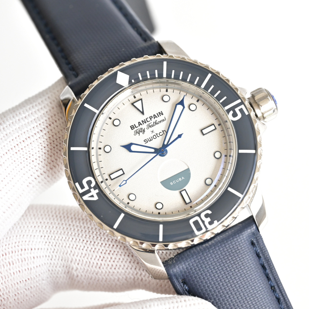 NO:617383,Produced by TW, the answer is transparent, gold 50 TW Factory Blancpain Fifty Fathoms series watch, CT3 1: [Case] The watch size is 45mm, 316 stainless steel metal case and sapphire ring mirror (simultaneously authentic). The ultra-thin case adopts CNC carved coin outer line process, and the elegant lugs are comfortable and close to the hand. 2: The customary cultural spirit of craftsmanship and excellence, sincerely restoring the authentic style 3:〖Movement〗Movement, precise timing 4:〖Strap〗Made of imported American cowhide, soft texture, breathable to wear 5:〖Pointer〗The pointer continues the refined process, the grade is improved again, and the cost is doubled 6:[Literal] The blue Geneva dial is made of a large open fire and fired at low temperature. It will never change color. It is Swiss retro super luminous. The finished product is available in {Dense bottom} and {Transparent bottom}. Craftsmanship and focus on quality! For the best luxury gift recommendation, please look for TW’s exclusive quality,cowhide19860909TW 出品 谜底 透底 金50 TW Factory 宝珀 五十寻 系列腕表,CT3 1:〖表壳〗腕表尺寸45mm316精钢金属表壳与蓝宝石圈口镜面搭配（同步正品）超薄的表壳采用CNC精雕硬币外边线条流程,优雅的表耳舒适贴手 2:惯例精益求精的匠心文化精神,诚心诚意还原正品风貌 3:〖机芯〗机芯,走时精准 4:〖表带〗采用进口美洲牛皮,质地柔软,佩戴透气 5:〖指针〗指针延续精制工艺,品级再次提高,成本倍增 6:【字面】蓝色日內瓦玟表盘采用大明火低温烧制的而成,永久不变色,瑞士复古超级夜光,成品有｛密底｝｛透底｝供选择 匠心精神 专注品质！送礼最佳奢华推荐请认准TW独家品质,,cowhide,Watch