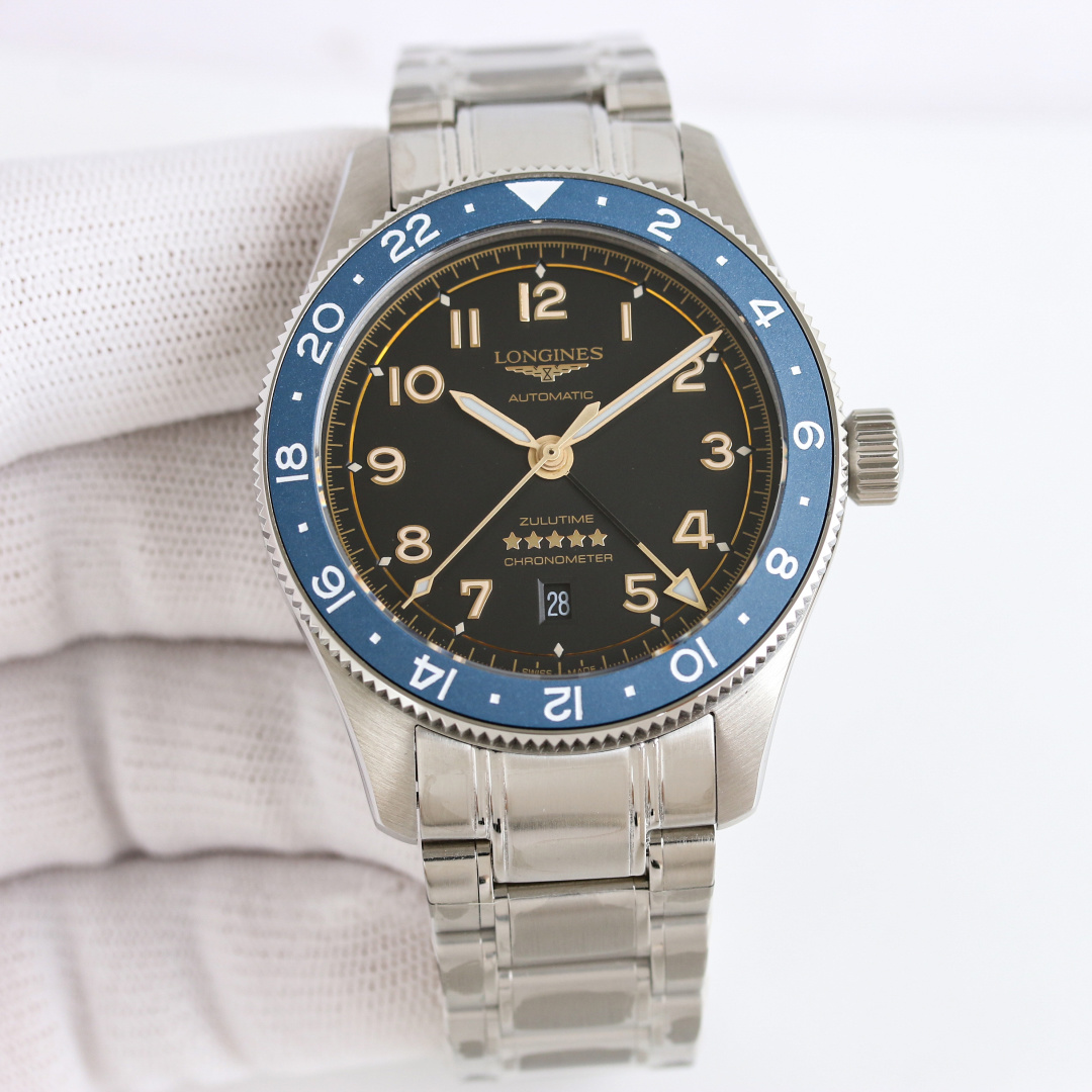 NO:617437,Produced by TW, white belt, gold leather, rose steel belt, TW Factory LONGINES MK2 specially launches the new 'rose gold and sand ceramic ring' pioneer series ZuIu Time watch!  1 Diameter 42 mm, the same size as the official website!  2. The bezel is decorated with 'green, gold, blue, and black patterns' velvet ceramic inserts, marked with a 24-hour scale and a Super-LumiNova fluorescent inverted triangle, indicating the time information of the second time zone. 3. The dial is also decorated with a flying wing hourglass pattern and five star relief. There is also a date window at 6 o'clock.  4. The sapphire crystal mirror is slightly arched, with anti-glare coating on both the inside and outside, and the two-way rotation is precise and smooth. The watch is equipped with a screw-in crown that is easy to grasp and adjust, and the sealed case back is fixed by 6 screws, with excellent waterproof performance. 5. Stainless steel bracelet or brown/yellow/blue Italian calfskin, with a safety buckle, excellent, comfortable and sturdy.  6. It is equipped with the original authentic L844.4 self-winding movement from Hangzhou 2836 movement, which can provide up to 48 hours of power reserve, and is certified by the Swiss Official Chronometer (COSO). For the best luxury gift recommendation, please look for TW’s exclusive quality, longines, cowhide19860909TW 出品 白皮带 金皮 玫钢带 TW Factory 浪琴 LONGINES MK2 特别推出全新 “隔玟瑰金礳砂陶瓷圈”先行者系列ZuIu Time 腕表！ 1直径42毫米,跟官网一样尺寸！ 2表圈饰有“绿、金、蓝、黑纹”礳砂陶瓷嵌件,标注24小时刻度和Super-LumiNova荧光倒三角,指示第二时区的时间信息. 3盘面还装饰飞翼沙漏图案和五颗星星浮雕.并于6时位置设有日期视窗 4蓝宝石水晶镜面略呈弧拱形,内外两面均经防眩涂层外理,双向旋转精密顺滑.该腕表配备易于抓握调校的旋入式表冠,而密封表背由6颗螺丝固定,具有米优良防水性能. 5精钢表链或棕色/黄色/蓝色意大利小牛皮,搭配安全表扣,精良,舒适而坚固. 6搭配杭州2836机芯改原装正品L844.4自动上弦机芯,能够提供长达48小时动力储存,并且瑞士官方天文台（COSO)精密时计认证. 送礼最佳奢华推荐请认准TW独家品质,,longines,cowhide,Watch