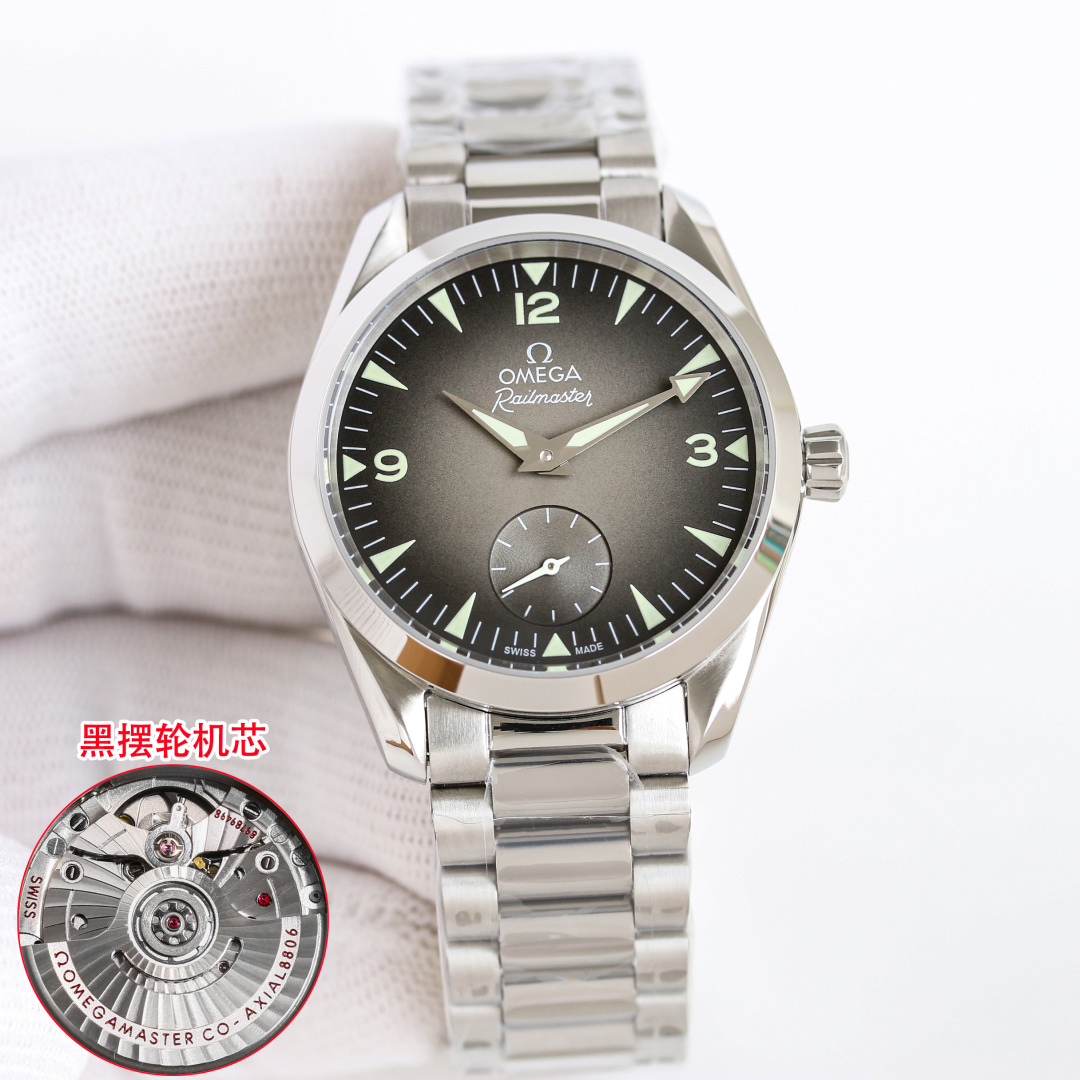 NO:617645,Produced by TW Two-and-a-half-hand Three-hand Steel Band TW Factory Omega OMEGA PN1 Two-and-a-half-hand Three-hand Railmaster watch uses the same 38 mm stainless steel case as the Seamaster Aqua Terra, with a thickness of 12.36  mm, with two versions: large three-hand and small three-hand. The dial has a gradient transition in the center and a matte paint effect. It uses retro digital time scales at three, six and nine o'clock, with the iconic triangular arrow-shaped hands, and both the scales and hands have a luminous effect. It is equipped with the Omega Co-Axial Master Chronometer 8804 (small second hand) or 8806 (central second hand) movement, which provides a power reserve of 60 hours or 55 hours respectively.  , Luxurious and exquisite recommended men’s mechanical watches. The best luxury recommendations for gifts, please look for TW’s exclusive quality, omega19860909TW 出品 两针半 三针 钢带 TW Factory 欧米茄 OMEGA PN1 两针半 三针 Railmaster 铁霸腕表采用了与海马系列 Aqua Terra 相同的 38 毫米精钢表壳,厚度为 12.36 毫米,分别大三针与小三针两个版本.表盘为中心渐变过渡,哑光漆面效果,在三、六、九点位采用复古数字时标,搭配标志性的三角箭形指针,且刻度与指针均具备夜光效果. 搭载欧米茄同轴至臻天文台 8804（小秒针）或 8806（中央秒针）机芯,分别提供 60 小时或 55 小时的动力储备 ,奢华精致推荐男士机械腕表 送礼最佳奢华推荐请认准TW独家品质,,omega,Watch