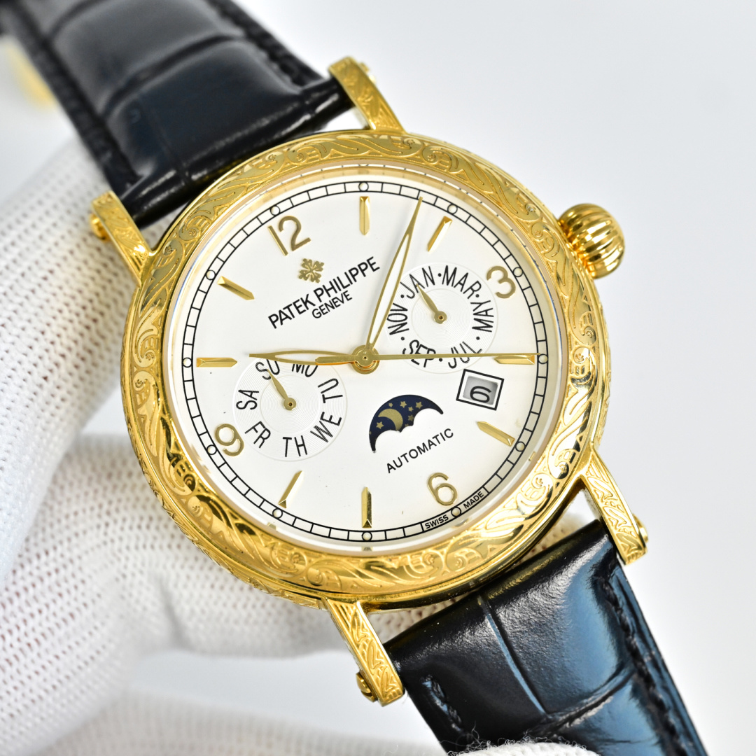 NO:617823,Produced by TW, white gold and diamonds 50 TW Factory Patek Philippe R complex function series - purely handmade - carved watch - stunning debut, the 42mm diameter is suitable for the public male hand, very business or leisure. The entire watch case is hand-engraved with patterns, strong visual impact, unforgettable, and the physical texture is more beautiful. PP  1. Equipped with an imported multi-functional movement [non-market ordinary domestic movement] (zero repair) function (24 hours, week/star/month). This watch has a 38-48 hour power reserve. 2. Imported 316L stainless steel, using 18k quality furnace vacuum plating. 3. Equipped with an exclusive custom-made square scale cowhide strap. 4. Wear-resistant and scratch-resistant sapphire glass mirror!  530 meters waterproof level. Patek Philippe is simple but not simple!  The quality of the actual shooting is the same!  Luxurious and exquisite recommended men’s multifunctional mechanical watch. The best luxury recommendation for gift giving, please look for TW’s exclusive quality, patek philippe, cowhide19860909TW 出品 白 金 钻50 TW Factory 百达翡丽 Patek Philippe R 复杂功能系列-纯手工-雕花腕表-惊艳登场,42毫米的表径适配大众男性手寸,非常商务可亦休闲.整表表壳手工雕刻花纹,视觉冲击力强,令人过目不忘,实物质感更加优美. PP 1搭配进口多功能机芯【非市场普通国产机芯】（零返修）功能（24小时,星期/星辰/月份）此腕表拥有38-48小时动力储备. 2进口316L精钢,采用18k品质炉内真空电镀 3搭配独家定制方形鳞纹牛皮表带 4耐磨防刮蓝宝石玻璃镜面！ 530米生活防水等级. 百达翡丽（Patek Philippe） 简约而不简单！实物拍摄品质如一！奢华精致推荐男士多功能机械腕表 送礼最佳奢华推荐请认准TW独家品质,,patek philippe,cowhide,Watch