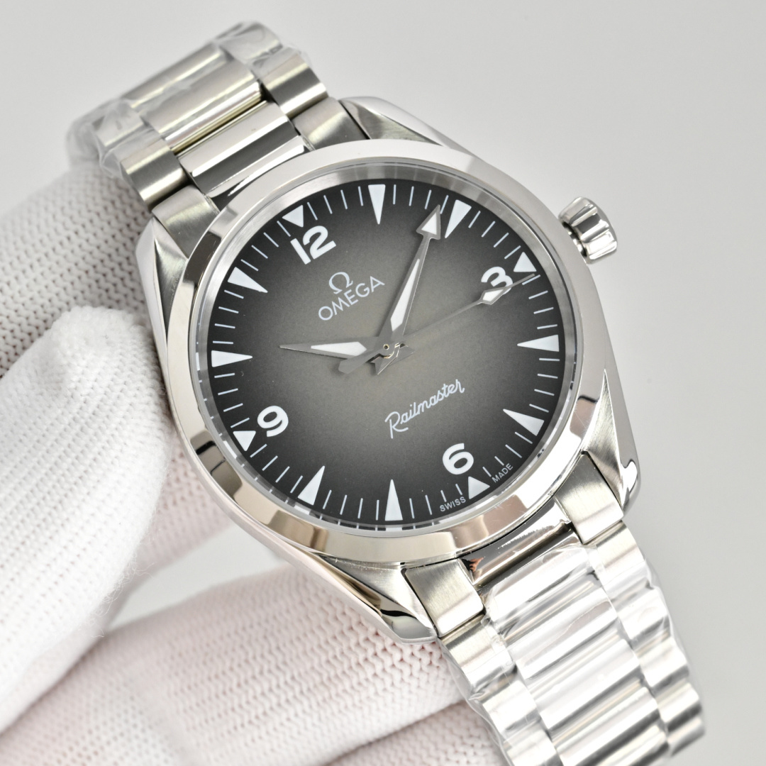 NO:641195,Produced by VS Two-and-a-half-hand Three-hand steel band VS Factory Omega OMEGA PN1 Two-and-a-half-hand Three-hand Railmaster watch uses the same 38 mm stainless steel case as the Seamaster Aqua Terra, with a thickness of 12.36  mm, with two versions: large three-hand and small three-hand. The dial has a gradient transition in the center and a matte paint effect. It uses retro digital time scales at three, six and nine o'clock, with the iconic triangular arrow-shaped hands, and both the scales and hands have a luminous effect. It is equipped with the Omega Co-Axial Master Chronometer 8804 (small second hand) or 8806 (central second hand) movement, which provides a power reserve of 60 hours or 55 hours respectively.  ,Luxurious and exquisite recommended men’s mechanical watches. The best luxury recommendations for gifts, please look for VS exclusive quality,,omega19860909VS 出品 两针半 三针 钢带 VS Factory 欧米茄 OMEGA PN1 两针半 三针 Railmaster 铁霸腕表采用了与海马系列 Aqua Terra 相同的 38 毫米精钢表壳,厚度为 12.36 毫米,分别大三针与小三针两个版本.表盘为中心渐变过渡,哑光漆面效果,在三、六、九点位采用复古数字时标,搭配标志性的三角箭形指针,且刻度与指针均具备夜光效果. 搭载欧米茄同轴至臻天文台 8804（小秒针）或 8806（中央秒针）机芯,分别提供 60 小时或 55 小时的动力储备 ,奢华精致推荐男士机械腕表 送礼最佳奢华推荐请认准VS独家品质,,omega,Watch
