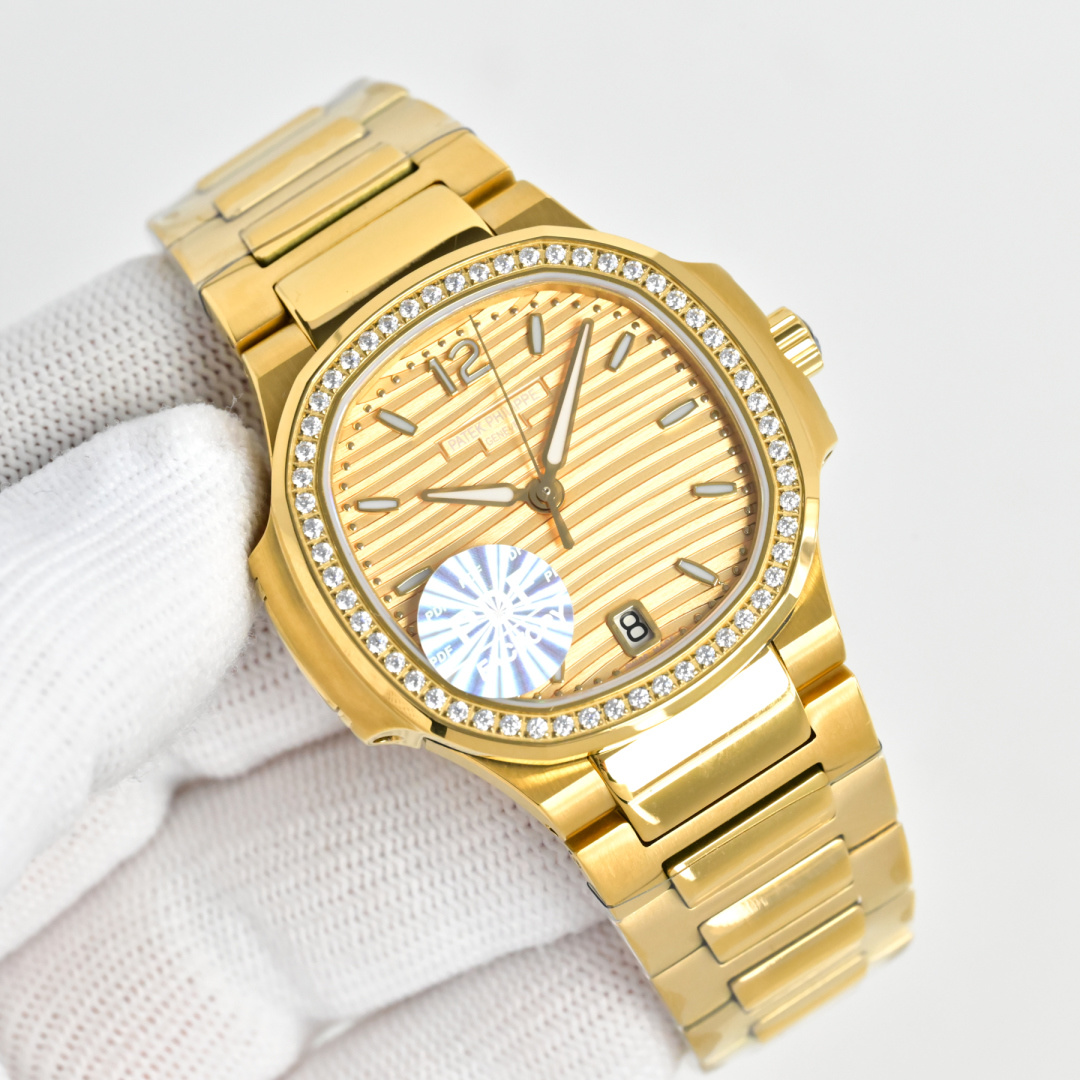 NO:641366,PDF Produced White Case 1550 Gold Case 1600 Diamond Case 50 PDF Factory Wall Crack Recommended PDF Version All-in-one Patek Philippe PP R69 Nautilus Series High-Looking Women's Watch [2025 Super God's Top Version] Patek Philippe's sporty and elegant Nautilus women's watch P is coming!  Welcome to compare the details. The Nautilus Series 1 is equipped with an exclusive customized version of the Cal.324 all-in-one automatic movement (not an ordinary plywood machine). It can adjust the time without stopping seconds, adjust the time without stopping seconds, and has a special kinetic energy storage of 45 hours. The vibration frequency is 28800 per hour. 2316L customized ergonomic strap!  3The size of the watch is 35.2MM and the thickness is 8.6mm, which is consistent with the original!  4 Inlaid with 56 Swarovski crystal diamonds, the same number as genuine diamonds. 5 The watch mirror is double-sided anti-glare sapphire crystal glass. 6 The color and luminous effect of the text are consistent with the genuine product. 'No one can own a Patek Philippe, it is just kept for the next generation.' Elegant and elegant, it perfectly interprets the fashion taste of working women, while being elegant and powerful.  For the best luxury gift recommendations, please look for PDF exclusive quality,,swarovski,patek philippe19860909PDF 出品 白壳1550 金壳1600 钻壳50 PDF Factory 墙裂推荐PDF版本一体机 百达翡丽 PP R69 鹦鹉螺系列高颜值女表【2025超神之作 顶级版本】百达.翡丽运动优雅鹦鹉螺女款腕表P强势来袭！欢迎对比细节鹦鹉螺系列 1搭配独家定制版Cal.324一体机自动机芯(非普通夹板机）,调时不停秒,调时不停秒,特惠动能储存45小时,振频28800每小时. 2316L定制级人体工程学表带！ 3腕表尺寸35.2MM,厚度8.6mm与原装一致！ 4镶嵌56颗施华洛世奇水晶钻与正品钻石数量一致 . 5表镜双面防眩目蓝宝石水晶玻璃. 6字面色泽夜光效果均与正品一致. “没人能拥有百达翡丽,只不过为下一代保管而已.” 优雅大气 完美演绎职场女性的时尚品味,在优雅之余又不失强悍霸气. PDF Factory2025匠心力作 欢迎表友品鉴 奢华精致推荐女士机械腕表 送礼最佳奢华推荐请认准PDF独家品质,,swarovski,patek philippe,Watch