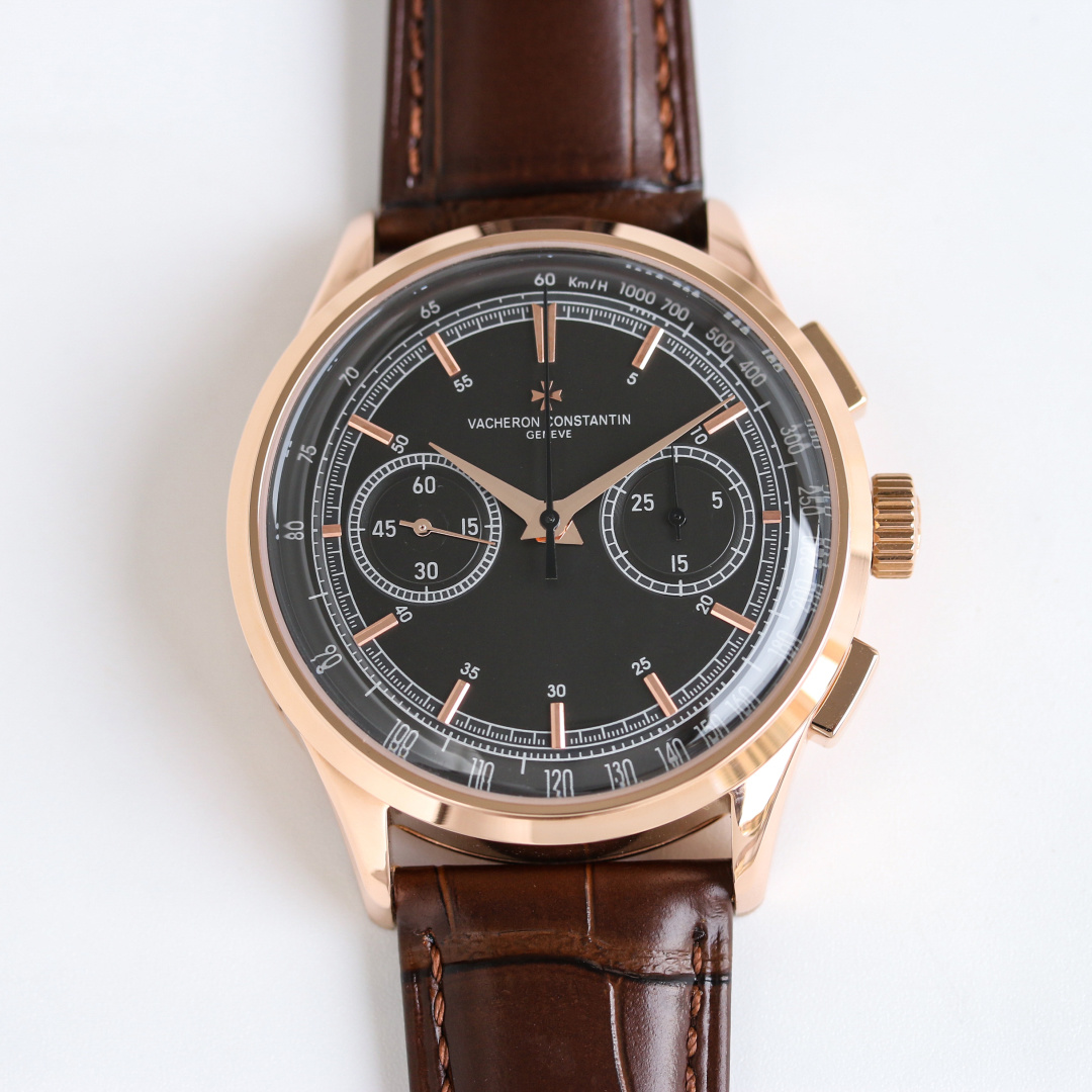 NO:641471,Produced by TW, white shell and gold shell, TW Factory Vacheron Constantin VC Heritage Series BN5, the new generation of 'Heritage' series model 4719G-9504 is grandly launched!  The new style Vacheron Constantin 'Heritage' chronograph watch is one of the most famous watch brands in the world. 1. The movement is matched with an original imported automatic mechanical movement (zero repair) 2. Diameter 42 mm, thickness 10.6 mm!  3 glass sapphires!  4 straps Italian calfskin!  5 buckles original double snap buckle!  Welcome for your tasting!  Luxurious and exquisite recommended men's multi-functional mechanical watch. The best luxury recommendation for gift giving, please look for TW's exclusive quality, vacheron, cowhide19860909TW 出品 白壳 金壳  TW Factory 江诗丹顿 VC 传袭系列BN5 新一代“传袭”系列4719G-9504 型号隆重登场！ 新款式 江诗 丹顿“传袭”计时腕表,是世界最著名钟表品牌之一. 1机芯搭配原装进口自动机械机芯（零返修） 2直径42毫米,厚度10.6毫米！ 3玻璃蓝宝石！ 4皮带意大利小牛皮！ 5表扣原装双按扣！ 欢迎你的品鉴！ 奢华精致推荐男士多功能机械腕表 送礼最佳奢华推荐请认准TW独家品质,,vacheron,cowhide,Watch