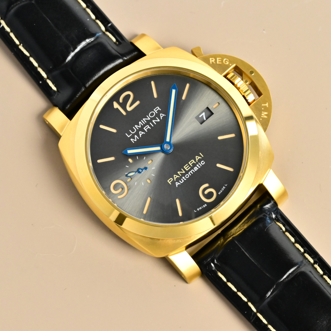 NO:662856,Gold new product Time Factory Panerai's new series, equipped with a 1:1 replica stable integrated movement, has the ruggedness and strength of military personnel, but also the purity and simplicity of white-collar workers, size 41mm, Time Factory has good workmanship, excellent details, integrated movement mechanical watch,19860909金 新 品 Time Factory 沛纳海 全新系列、搭载1:1复刻稳定一体机芯,既有军人的粗犷,强悍,也有白领的纯粹,简炼,尺寸41mm ,Time Factory 做工好,细节棒,一体机芯机械腕表,,,Watch