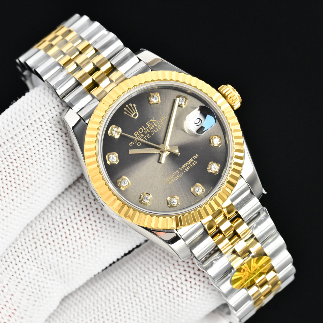 NO:662978,Produced by 3A, white shell, gold shell, diamond 50 2671 3A Factory brand new masterpiece, highly recommended official synchronization 11, the latest Rolex ROLEX women's datejust 28MM datejust watch! The diameter of the EA1 1 case remains the same as the original 28MM. The stainless steel watch case is forged from 904L stainless steel, which is durable! 2. It is equipped with an original imported fully automatic mechanical watch movement, allowing more goddesses to choose from. The performance is extremely stable. Its shock resistance and geometric structure allow the movement to maintain regular operation in any position. 3. The triangular grooved bottom cover is tightened with a special tool to completely seal the case. The winding crown adopts a double buckle lock dual waterproof system, which is firmly screwed to the case, making it more waterproof. A small window convex lens is installed at the 43 o'clock position to enlarge the date display of the watch, making it easier to read the date. The women's datesheet waterproof Oyster case provides the best protection for the high-precision movement! The 5904L watch has a new 'double-headed' connection method under the strap and outer ring (can be used with the original), a concealed folding crown buckle, and is opened with a hinged Rolex crown logo. 6 Comes with special watch disassembly tools + 3A special watch storage bag! 3A Factory's ingenious masterpiece creates a fine model of Rolex women's watch. Welcome for your appreciation! Luxurious and exquisite recommended mechanical watches for women. The best luxury recommendations for gifts, please look for 3A exclusive quality, rolex198609093A 出品 白壳 金壳 钻50 2671 3A Factory 全新力作 倾力推荐官方同步11 最新款 劳力士 ROLEX 女装 日志型28MM日志型腕表！EA1 1表壳直径保持与原装一致28MM,采用904L不锈钢来锻造不锈钢腕表表壳,经久耐用！ 2搭配原装进口全自动机械表机芯,让更多女神多个选择,性能极为稳定,其抗震力、几何结构使机芯在任何位置都可保持规律运行. 3三角坑纹底盖以专用工具的旋紧,使表壳完全密封,上链表冠采用双扣锁双重防水系统,牢固旋紧于表壳,使得更加防水. 43点钟位置装有小窗凸透镜将腕表日期显示放大,使日期读取更加方便,女装日志型的防水蚝式表壳给予高精准机芯最佳防护！ 5904L腕表表带和外圈底下的崭新“双头粒”连接方式（可与原装通用）,隐蔽式摺叠皇冠带扣,以铰接的劳力士皇冠标志开启. 6附送专用拆表工具+3A专用手表收纳袋！ 3A厂Factory匠心力作 打造劳.力士Rolex女装腕表的精品典范 欢迎您的品鉴！奢华精致推荐女士机械腕表 送礼最佳奢华推荐请认准3A独家品质,,rolex,Watch