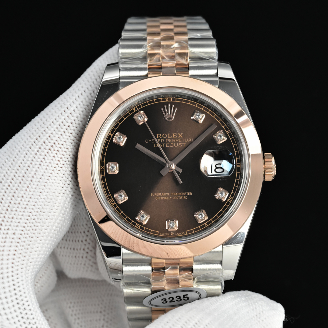 NO:662845,Gold E W Rolex ROLEX Datejust 41mm series ① Continuation of the market EW movement, kinetic energy storage up to 72 hours, stable and reliable quality, ② The size and thickness of the case is almost the same as the original, with a thickness of 11.7mm (non-market version), ③ Polished letters on the letters, top-notch Swiss ice blue luminous, fine shading, and color matching;  ④Glass sapphire glass with 2.5x magnifying glass effect, glass transparent mechanical watch,,rolex19860909金 E W 劳力士 ROLEX 日志型41mm系列 ①延续市场EW机芯,动能储存高达72小时,品质稳定可靠, ②表壳尺寸厚度几乎与原装一致,厚度11.7mm（非市场版本）, ③字面打磨字钉,顶级瑞士冰蓝色夜光,底纹细腻,颜色对版; ④玻璃蓝宝石玻璃搭配2.5倍放大镜效果,玻璃通透机械腕表,,,rolex,Watch