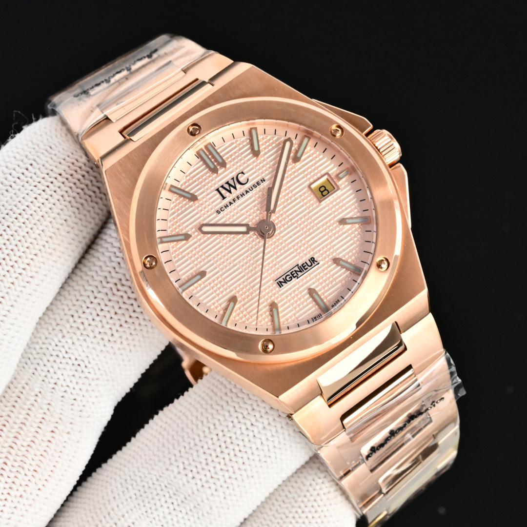 NO:689710,Produced by BLS 24 machines with white shell and black gold shell 92 machines with white shell and black gold shell 1600 BLS Factory IWC Engineer Series BN8  The watch does not have any special functions, only three hands and date display, unabashedly and vividly showing the luxurious and sporty atmosphere of the Engineer series. [Movement] BLS still adheres to the principle of high cost performance, low price and affordable price, using 2892/2824 (optional) automatic mechanical movement with zero repair [Case] The case is made of  It is made of 316 stainless steel with white and flawless lines, clear and smooth lines, and the bezel is inlaid with five screws to make it dazzling. The size is 40mm, which is consistent with the original thickness of 10.8. [Dial] The large checkered text is filled with fluorescent powder, which is bright in sunlight and has a sharp contrast. The scales are filled with exclusive luminous light, which absorbs light quickly and has high durability.  , decorated with 'INGENIEUR' logo, sapphire mirror, ice sapphire blue luminous effect!  [Bracelet] 316 stainless steel bracelet with brushed texture on the case, equipped with a three-fold push-button buckle. Luxurious and exquisite. Recommended men’s mechanical watch. The best luxury gift recommendation, please look for BLS exclusive quality,,iwc19860909BLS 出品 24机 白壳 黑 金 壳   92机 白壳 黑 金壳 1600 BLS Factory IWC 万国 工程师系列 BN8 腕表,没有任何特殊功能,仅三针和日期显示,毫不遮掩、淋漓尽致地展现工程师系列的奢华运动气息【机芯】BLS出品仍然秉承高性价比,低廉实惠的原则,采用2892/2824(任选)自动机械机芯零返修【表壳】表壳采用316精钢拉沙洁白无瑕线条清晰流畅,圈口配五颗螺钉镶嵌表圈璀璨夺目,尺寸40mm,与正品厚度一致10.8【表盘】采用荧光粉填充大型格纹字面,阳光下色泽明亮,对比度鲜明,刻度配以独家夜光填充,吸光快持久度高 ,饰有「INGENIEUR」标志,蓝宝石镜面,冰宝蓝夜光效果佳！【表链】316精钢表链同步表壳拉丝纹路,配三折式按压式扣,奢华精致推荐男士机械腕表 送礼最佳奢华推荐请认准BLS独家品质,,iwc,Watch