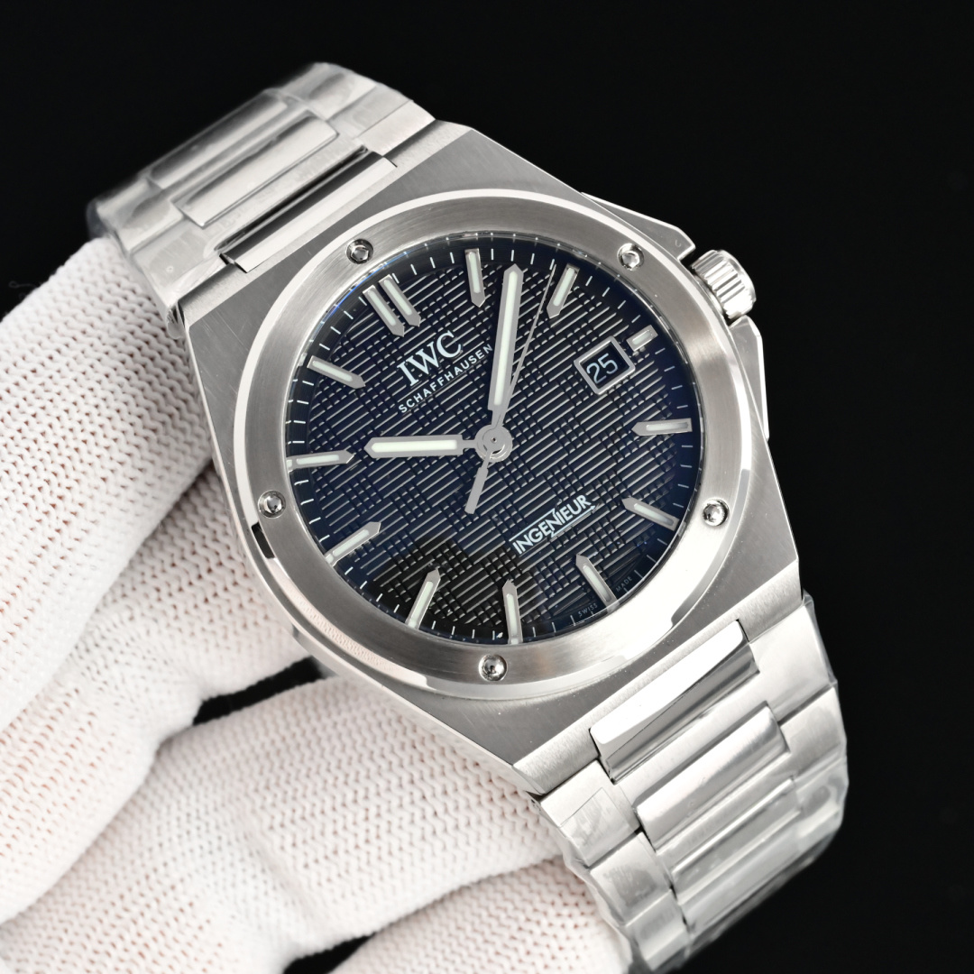 NO:689712,Produced by BLS 24 machines with white shell and black gold shell 92 machines with white shell and black gold shell 1600 BLS Factory IWC Engineer Series BN8  The watch does not have any special functions, only three hands and date display, unabashedly and vividly showing the luxurious and sporty atmosphere of the Engineer series. [Movement] BLS still adheres to the principle of high cost performance, low price and affordable price, using 2892/2824 (optional) automatic mechanical movement with zero repair [Case] The case is made of  It is made of 316 stainless steel with white and flawless lines, clear and smooth lines, and the bezel is inlaid with five screws to make it dazzling. The size is 40mm, which is consistent with the original thickness of 10.8. [Dial] The large checkered text is filled with fluorescent powder, which is bright in sunlight and has a sharp contrast. The scales are filled with exclusive luminous light, which absorbs light quickly and has high durability.  , decorated with 'INGENIEUR' logo, sapphire mirror, ice sapphire blue luminous effect!  [Bracelet] 316 stainless steel bracelet with brushed texture on the case, equipped with a three-fold push-button buckle. Luxurious and exquisite. Recommended men’s mechanical watch. The best luxury gift recommendation, please look for BLS exclusive quality,,iwc19860909BLS 出品 24机 白壳 黑 金 壳  92机 白壳 黑 金壳 1600 BLS Factory IWC 万国 工程师系列 BN8 腕表,没有任何特殊功能,仅三针和日期显示,毫不遮掩、淋漓尽致地展现工程师系列的奢华运动气息【机芯】BLS出品仍然秉承高性价比,低廉实惠的原则,采用2892/2824(任选)自动机械机芯零返修【表壳】表壳采用316精钢拉沙洁白无瑕线条清晰流畅,圈口配五颗螺钉镶嵌表圈璀璨夺目,尺寸40mm,与正品厚度一致10.8【表盘】采用荧光粉填充大型格纹字面,阳光下色泽明亮,对比度鲜明,刻度配以独家夜光填充,吸光快持久度高 ,饰有「INGENIEUR」标志,蓝宝石镜面,冰宝蓝夜光效果佳！【表链】316精钢表链同步表壳拉丝纹路,配三折式按压式扣,奢华精致推荐男士机械腕表 送礼最佳奢华推荐请认准BLS独家品质,,iwc,Watch