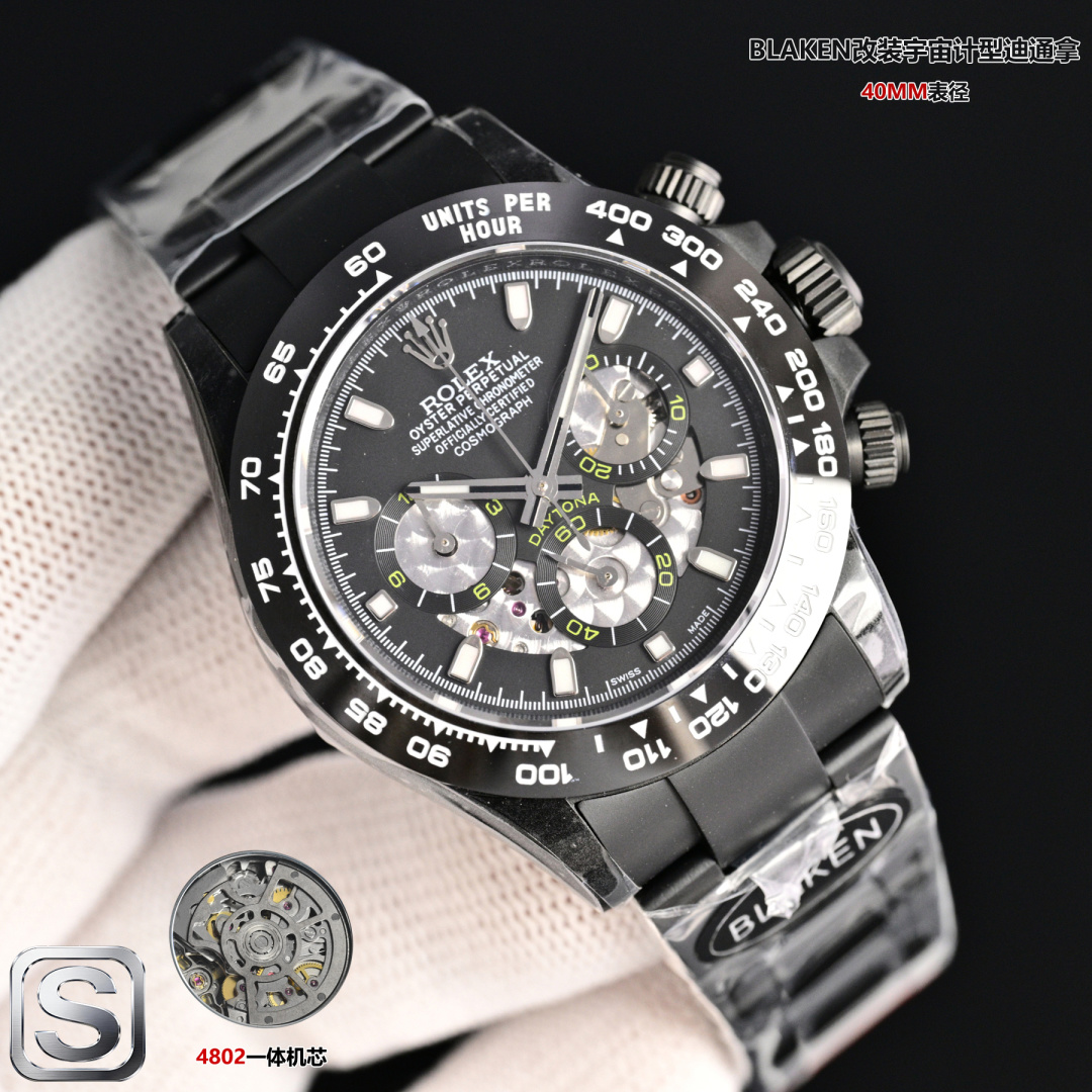 ✨**BLAKEN UPGRADE ALERT!**✨劳力士 ROLEX 迪通拿系列 🎮B33
第六代迪通拿碳黑复刻版 镂空设计!6th Gen Daytona Carbon Black Replica,40mm上手绝了!
🔥核心亮点一眼种草:BKL
▪️12.2mm超薄机身 12.2mm Ultra-thin Case(甩开市面13.5mm普通款),全实心精钢 Solid Stainless Steel 打造,接缝几乎0缝隙,质感拉满!
▪️哑黑套件 Matte Black Kit 升级+多色圈口 Multi-color Bezels 可选,后期想换风格随便搭,个性党狂喜~🎮
▪️表带双选项:硅胶款 Silicone Strap 轻便舒适/精钢款 Steel Strap 硬朗有范儿,CNC全程精雕 CNC Precision Engraving + 人工打磨,细节控直接爱住!
⌚机芯硬核:
4802一体机芯 4802 Integrated Movement,搭载72-hour Long Power Reserve长储能,计时功能 Chronograph Function 和专柜同步,走时稳得一批~
💡贴心设计:
蚝式保险扣 Oyster Safety Clasp 防意外打开,实心链结 Solid Links 戴久了也舒服,操作还特简单!
低调又有面儿,这波升级真的可!🎮S1精致推荐男士多功能机械腕表
立即抢购👉