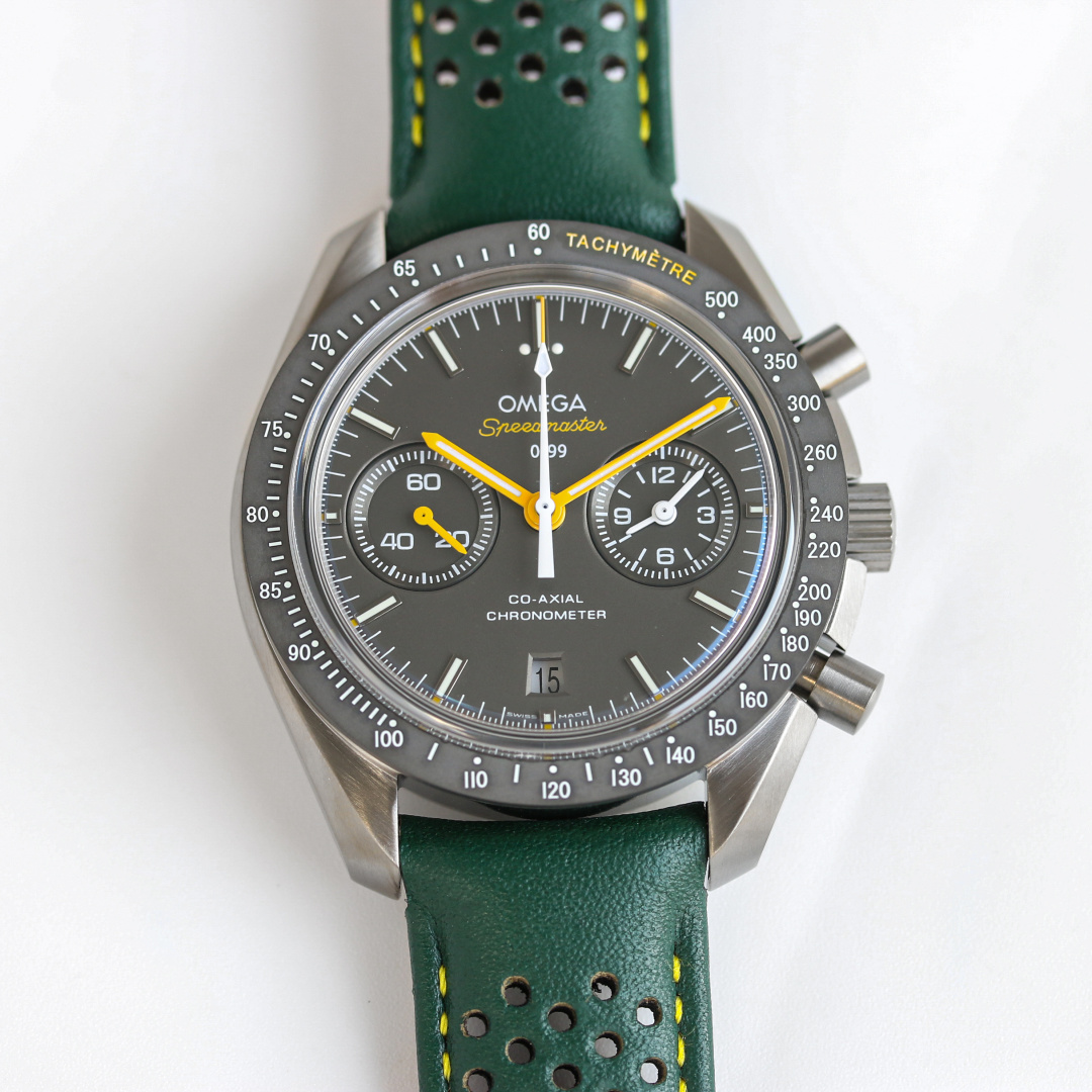 NO:726170,Produced by TVS Factory OMEGA OB2 Speedmaster Dark Side of the Moon watch, upgraded version 311.92.44.51.01.007 44.25mm coaxial chronograph, self-developed self-made movement with 3 o'clock dials for [12 hours] and [60 minutes] cumulative counters, all functions and appearance are built according to the original [1-1]. Movement double T black balance wheel, automatic winding  Coaxial Master Observatory chronograph movement, the rhodium-plated surface of the movement is decorated with special Arabic-style Geneva ripples. The bezel is made of black ceramic ring + super luminous. The dial is made of polished black ceramics. The inner ring of the small dial at 3 o'clock and 9 o'clock is blackened and matched with white gold hour markers. The case is black with nylon cloth strap. Mirrored double pot cover sapphire glass mirror. Wear-resistant. Function date display. Chronograph. Table diameter 44MM. Luxurious and exquisite recommended men's multi-function mechanical watch.  For the best luxury gift recommendations, please look for TVS exclusive quality, omega19860909TVS 出品  TVS Factory 欧米茄 OMEGA OB2 超霸系列月之暗面腕表,升级版311.92.44.51.01.007 44.25毫米同轴计时表,自主研发自制机芯3点盘为【12小时】和【60分钟】累积计时盘,所有功能及外观均按照原版【1-1】打造. 机芯双T黑摆轮,自动上链 同轴至臻天文台计时机芯,机芯镀铑表面饰有特别的阿拉伯风格日内瓦波纹 圈口黑色陶瓷圈口+超强夜光 表盘采用抛光黑陶瓷打造,3点和9点位置的小表盘内圈经黑化处理,搭配白金色小时刻度 表壳黑色 表带尼龙布带 镜面双锅盖蓝宝石玻璃镜面 耐磨损 功能日期显示 计时 表径44MM 奢华精致推荐男士多功能机械腕表 送礼最佳奢华推荐请认准TVS独家品质,,omega,Watch