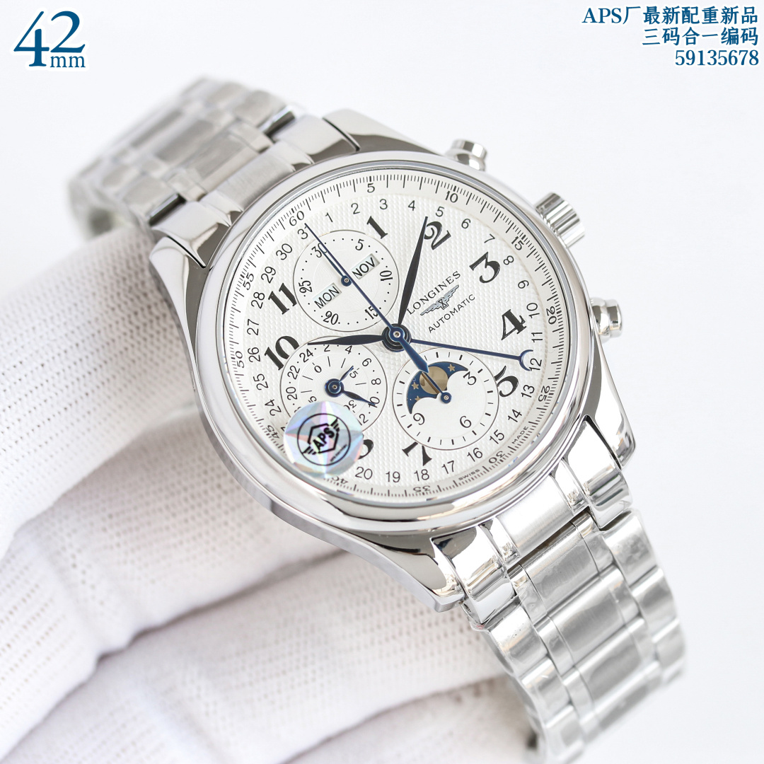 NO:726780,Produced by APS APS Factory, Longines LONGINES MK1 new model details are on the market, high quality, steel belt style!  APS watches adhere to the brand philosophy, have both extraordinary charm and meticulous decoration, and are perfectly reproduced. The latest launch, Longines Master 8-hand moon phase complex function watch series, three codes in one, 2 sizes, 42mm, 40mm, you can choose, watch code, 59135678  The 42MM stainless steel case has been polished and continues the elegance of Longines. The left side of the case hides the adjustment button for the day calendar, and the right side of the case has two conventional sports watch buttons and the crown in the middle. The classic 'silver wheat grain' textured dial has all the complex functions arranged in an orderly manner. In addition to the hour and minute hands, the four large hands are a large sports second hand and a calendar hand with a small crescent at the end.  The rest of the complex functions are distributed on the dial in the form of 3 small dials. The 12 o'clock small dial condenses the three functions. The left side is the weekly calendar, the right side is the monthly calendar. The small blue hand in the middle belongs to the 30-minute timing of the timing system; there are two hands on the 9 o'clock small dial, and the lower needle is called  The short hand shows the 24-hour hour hand, so you can distinguish AM and PM when wearing it. The upper hand is the ultra-short hand, which is the second hand. The small dial at 6 o'clock is the moon phase zone we are most familiar with. But there are still two functions. The pointer in the small dial is the GMT in the timing system.  12-hour timekeeping. The watch has a transparent back, and the movement is clearly visible through the magic window. The autopilot is well polished, which is enough to show AF's watchmaking standards. The Longines 8-hand moon phase watch has become world-famous and satisfies watch enthusiasts who like complex functions and astronomical features. APS perfectly replicates the exquisite moon phase watch, and the watch code, 59135678, allows you to understand the moon phase cycle at any time, with clear reading and elegant wearing. Luxurious and exquisite recommended men's multi-function mechanical watch  For the best luxury gift recommendations, please look for the exclusive quality of APS, longines19860909APS 出品  APS Factory,浪琴 LONGINES MK1 新款细节图上市,高品质,钢带款式！ APS表秉承品牌哲学,兼具不凡魅力和细致饰工,完美复刻最新推出,浪琴名匠8针月相复杂功能腕表系列,三码合一,2个尺寸,42mm,40Mm,任君选择,腕表编码,59135678 42MM精钢表壳经过抛光处理,延续了浪琴的优雅气质,表壳左侧隐藏了星期历的调节按钮,表壳右侧则是常规的运动表两大按钮和中间的表冠. 经典“银色麦粒饰纹”作为纹理的表盘上有序排布着所有的复杂功能,四根大指针除了时针和分针另外两根是运动大秒针和末端带小月牙的日历针 其余复杂功能通过3个小表盘的形式分布在表盘中,12点小盘凝聚了三个功能左侧是星期历,右侧是月历,中间的小蓝针归属于计时系统的30分钟计时；9点钟小盘上有两个指针,下面的针叫短针,显示着24小时制的时针,这样戴着它就能区分AM和PM.上面的针是超短针,它才是秒针.6点钟小盘是我们最熟悉的月相地带.不过依然是两个功能小盘里的指针是计时系统中的GMT 12小时计时. 腕表做了背透,通过魔术窗里面的机芯清晰可见,自动舵有不错的打磨,足以见得AF的制表水准. 浪琴8针月相腕表已闻名世界,满足喜好复杂功能和天文特色的腕表爱好者. APS完美复制精妙的月相腕表,腕表编码,59135678令您随时了解月相周期,读时清晰,佩戴优雅. 奢华精致推荐男士多功能机械腕表 送礼最佳奢华推荐请认准APS独家品质,,longines,Watch