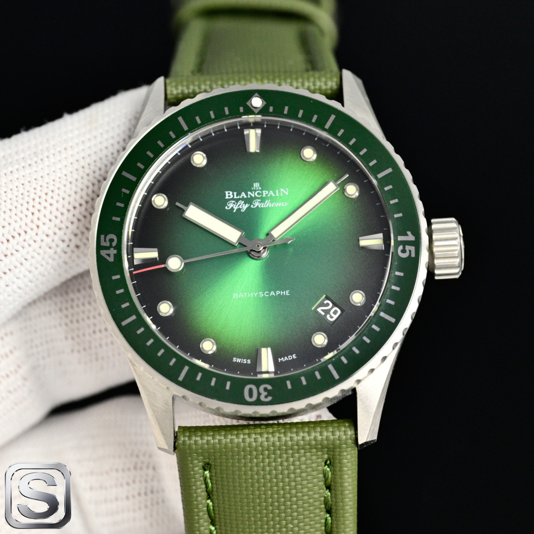 NO:882007,Produced by GF Factory Blancpain Fifty Fathoms People's Edition R41 men's watch with full ceramic steel case - high-tech satin gray ceramic with bright luster, high hardness, non-discoloration, non-staining, and not easy to wear. [Case] ​​The tooth ring is matched to the version, and the three-dimensional effect is strong!  It will never fade, feels smooth and does not hurt the skin. The crown (handle) is neatly engraved and has superb craftsmanship!  [Buckle] The satin ceramic buckle is equally meticulously polished both inside and outside, and the tip of the buckle pin is chamfered and polished on multiple sides to perfectly restore the original details!  [Movement] The precise Hangzhou 7 series movement is used to change Blancpain's own Cal. movement. The color of the plywood gem bearings is consistent with the original one. The color is truly pure and pure, so that the plywood no longer looks fake!  The integrated splint not only looks closer to the original, but also better protects the movement, and the quality is more stable!  The splints are ground and then chamfered. The slow and careful workmanship is just to prevent the copper shavings from the plywood from falling into the movement and causing it to stop unexpectedly. [Dial] Calendar size matching, C3 luminous light imported from Switzerland, the brightness and durability are almost as good as the original ones!  [Waterproof] Three-level waterproof test. Luxurious and exquisite men’s mechanical watches are recommended. The best luxury recommendations for gifts, please look for GF’s exclusive quality.19860909GF 出品 GF Factory 宝珀 五十寻亲民版 R41 全陶钢壳男表——高科技缎面灰色陶瓷光泽亮丽、高硬度、不变色、不沾污、不易磨损.【表壳】牙圈对版,立体感强！永不退色,手感爽滑且不伤肌肤.表冠（表把）刻字工整,超神级工艺！【表扣】缎面陶瓷表扣内外打磨同样一丝不苟,扣针的针尖做了多面倒角打磨,完美还原正品细节！【机芯】采用精准的杭州7系机芯改宝珀自产Cal.机芯,夹板宝石轴承颜色与原装一致,真正做到色泽纯良,让夹板不再一眼假！一体式夹板,除了外观更接近原装之余还能更好的保护机芯,质量更稳定！夹板经过研磨处理之后再做倒角加工,慢工细琢只为了避免夹板的铜屑跌落机芯而导致机芯偷停.【表盘】日历大小对版,瑞士进口C3夜光,亮度持久度直逼原装正品！【防水】三度防水测试 奢华精致推荐男士机械腕表 送礼最佳奢华推荐请认准GF独家品质,,Watch
