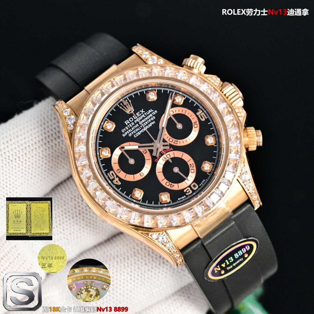NO:725362,Diamond Supreme Edition V13 (glue/steel band) optional, Rolex ROLEX Daytona series, OM5 (must come with 18k gold card/exclusive label/gold card synchronized case inner code engraving N v13 8899 number meaning 'successful career, prosperous wealth') original molded ultra-thin film can be as thin as 12.2mm, integrally forged 904 L steel, durable wear-resistant, top wire drawing process, 1  The ring mouth is made of top-quality moissanite (the small workshop has a dull color). The dial is consistent with the original round stone or bar stone on the chassis. There is an original tray to support the gemstones. 2Swiss process is strictly inspected by QC, and the bottom of the plate is dust-free and flawless... allowing customers to save worry, effort and worry. 3The steel shell is synchronously raised with suspension bridges at the four corners for bending, and the corners of the head grains are smooth and smooth (the head grains and the shell are uneven and have large gaps when they are close together in small workshops, and the workmanship is rough) 4  Focus on adhering to the genuine N steel buckle craftsmanship with full texture and button coding (the movement adopts the new original Dongdan low-tube ultra-thin) (original size 40mm) (sapphire glass) (tested: waterproof to a depth of 100 meters) (Gold card VIP service within 7 days of after-sales, man-made damaged parts need to be paid for after-sales) (warm reminder: the film is removed/scratched/can no longer be sold for the second time, no return or exchange, only warranty) Multifunctional mechanical watch,,, rolex19860909条钻 至尊版 V13 (胶/钢带)可选, 劳力士 ROLEX 迪通拿系列,OM5（ 必配18k金卡/独家标签/金卡同步壳圈内侧码雕刻N v13 8899数字上寓意“事业顺利、财运亨通”）原版开模超薄拆膜最薄达12.2mm , 整体锻造904 L 钢, 持久耐磨,顶级拉丝工艺, 1 圈口采用顶级宝石莫桑石（小作坊暗淡死色）字盘对版底盘圆石或条石原版一致有原底托盘撑起宝石  2瑞士流程严检QC、盘底无灰尘、无瑕疵 … 让客户上手省心省力省烦恼 3钢壳同步四边角吊桥凸起供弯、头粒边角无缝隙平整（小作坊头粒与壳并拢凹凸不平缝隙大,工艺粗糙） 4 重点秉承正N钢带扣工艺细节质感十足,扣子编码（机芯采用全新原版东丹低管超薄）（原版尺寸40mm)(蓝宝石玻璃)(经测:深度防水100米）（金卡VIP 售后7天内 人为损坏配件售后需自费）（温馨提示:拆膜/刮花/再无法第二次出售的均不退换只保修）多功能机械腕表 ,,,rolex,Watch