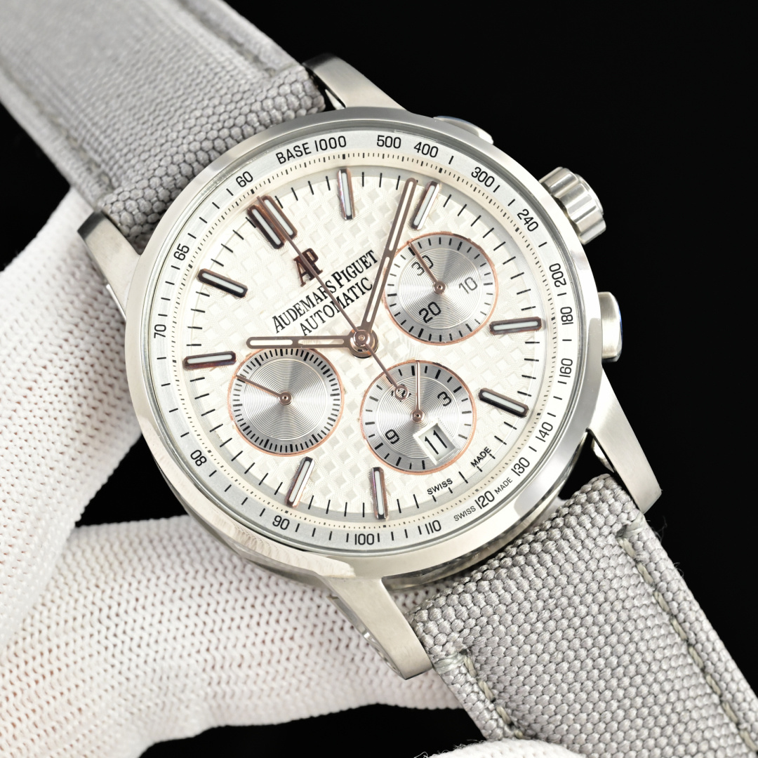 NO:742006,Produced by APF APF Factory AP Royal Oak 26048 Offshore 41 RW4 Love Chronograph Mechanical Watch 1. The case is top-notch treated according to the original mold opening and multiple processes 2. The three-dimensional and neat disk 'biscuit texture' is exactly the same as the original 3: 316 stainless steel case original mold details have been polished and frosted through multiple processes 4. The movement has accurate 9-digit small seconds  5. The watch mirror is made of imported anti-glare crystal sapphire glass. 6. The watch strap is matched with imported Italian calfskin and canvas belts. The buckle is a practical original pin buckle, size 41mm. Audemars Piguet is highly recommended for entry-level, finely crafted, luxurious and exquisite recommended men's multi-functional mechanical watches. For the best luxury recommendations as gifts, please look for the exclusive quality of APF, audemars, cowhide19860909APF 出品  APF Factory AP 皇家橡树 26048离岸型41 RW4 爱计时机械腕表 1.壳套按照原装开模多道工序顶级处理 2.一体字面立体工整的盘面“饼干纹理”和原装一模一样 3:316精钢表壳原装开模细节经过多道工序的打磨磨砂处理 4.机芯9字位小秒走时精准 5.表镜选用进口防眩水晶蓝宝石玻璃镜面 6.表带搭配进口意大利小牛皮以及帆布皮带,表扣实用原装针扣,尺寸41mm,爱彼入门级强烈推荐,精品打造 ,奢华精致推荐男士多功能机械腕表 送礼最佳奢华推荐请认准APF独家品质,,audemars,cowhide,Watch