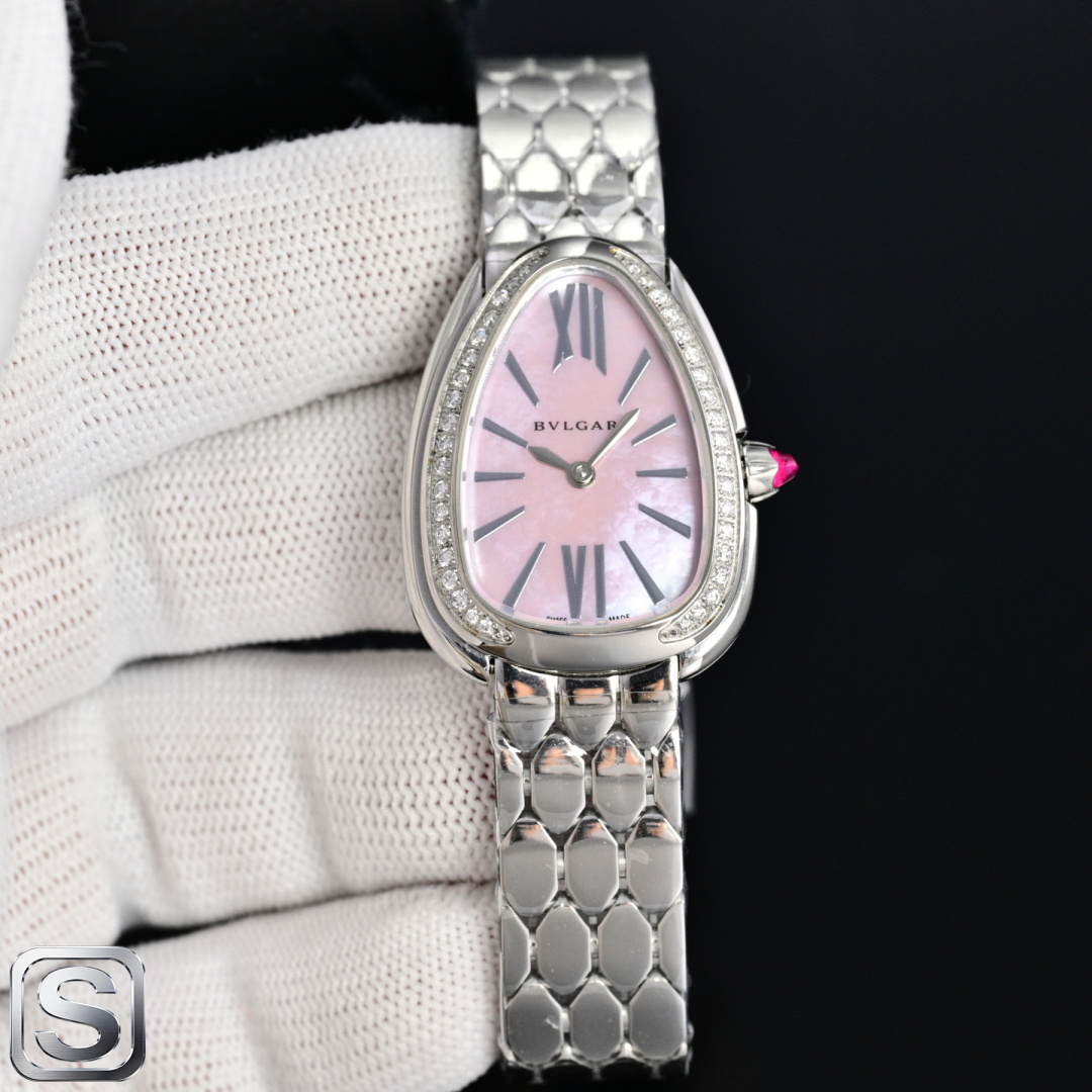 NO:764808,Produced by D, white case, gold case, diamond case, DFactory Bvlgari MT2 women's watch, Bvlgari's latest diamond-set Serpenti seduttori gilt snake shadow watch Swiss original quartz movement! It’s super beautiful and the way you wear it is very special. It feels like being wrapped by a snake ~ very unique! The combination is very eye-catching, elegant and capable! Definitely not a bad street style! The unique snake-shaped design for timing jewelry and diamond watches and the bold use of colors. Bulgari has really brought the beautiful blend of Italian aesthetics and ancient Greek mythology to the extreme. It is really exquisite. The beautiful snake scales sparkle with moving light. Wonderful time flows from the wrist~Bvlgari has always been famous for its light. Known for its bold design, unique style and changing colors, each piece reveals the brand's love for lines and fascination with Greek mythology - unique and original, perfectly integrating Italian design and Swiss watchmaking art. For more than a century, Bulgari has always accompanied women. Founded in BVLGARI in 1884 is a model of outstanding Italian design! Bvlgari BVLGARI watches—SERPENTI series redefine your time~Luxury and exquisite recommended women’s quartz watches. Best luxury recommendations for gifts. Please look for D’s exclusive quality,,bottega veneta,bvlgari,bvlgari19860909D出品 白壳 金壳 钻壳  DFactory 宝格丽 MT2 女士腕表,Bvlgari最新款镶钻版Serpenti seduttori鎏光蛇影腕表瑞士原装石英机芯！超美腻 佩戴方式很特别 像被蛇缠绕～十分别致！搭配起来非常吸睛可优雅可干练！绝对不是烂大街的款！为珠宝钻石腕表计时独特的蛇形设计大胆的用色宝格丽真的是将意大利美学古希腊神话的绝美糅合发挥到了极致,真的很精致,美丽的蛇鳞闪烁动人光芒美妙的时光从腕间流过～光宝格丽历来以设计大胆、风格独特及色彩变幻著称,每件作品均透着品牌对线条的钟爱,对希腊神话的神往～独具匠心,将意大利设计和瑞士制表艺术完美融合一个多世纪以来,宝格丽始终陪伴着女性.创始于 1884年的BVLGARI宝格丽,堪称意大利杰出设计的典范！宝格丽BVLGARI手表—SERPENTI系列重新定义你的时间~奢华精致推荐女士石英腕表 送礼最佳奢华推荐请认准D独家品质,,bottega veneta,bvlgari,bvlgari,Watch
