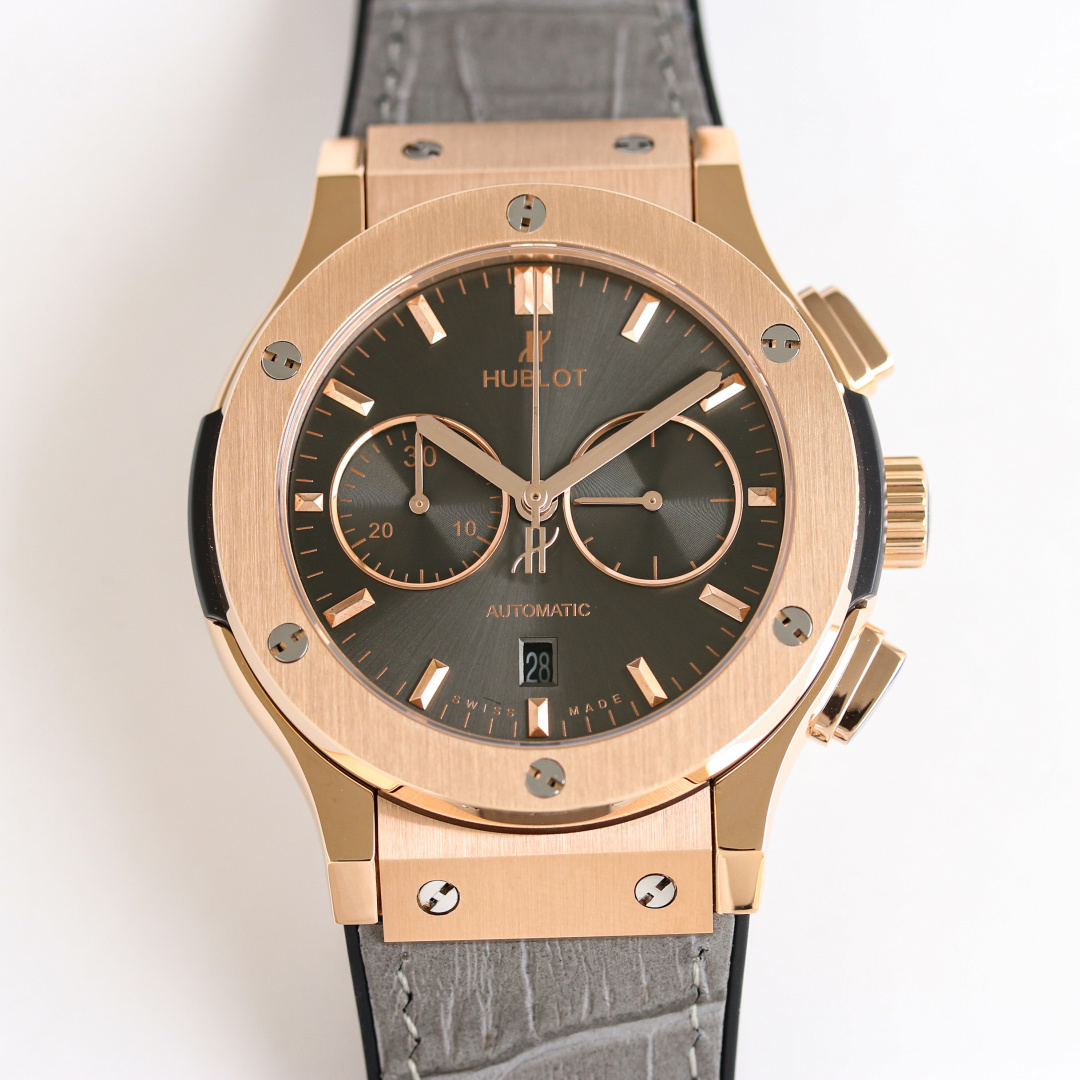 NO:764511,Single diamond, full diamond, hollow Hublot classic fusion series!  (Real photo) The upgraded version of Hublot classic fusion CLASSIC FUSION series, with a diameter of 45mm, case 316L stainless steel, wear-resistant sapphire glass, Swarovski diamond inlay, imported (7750) multi-functional chronograph movement, restores all original functions, resonates in different time and space, classic fusion chronograph multi-function mechanical watch,,,swarovski19860909单钻,满钻 镂空 恒宝 经典融合系列！（实拍图）升级版宇舶hublot恒宝表经典融合CLASSIC FUSION系列,直径45mm,表壳316L精钢,耐磨蓝宝石玻璃,施华洛世奇钻石镶嵌,进口搭载进口 (7750)多巧能计时机芯,还原原装所有功能,在不同的时空共鸣经典融合计时多功能机械腕表,,,swarovski,Watch
